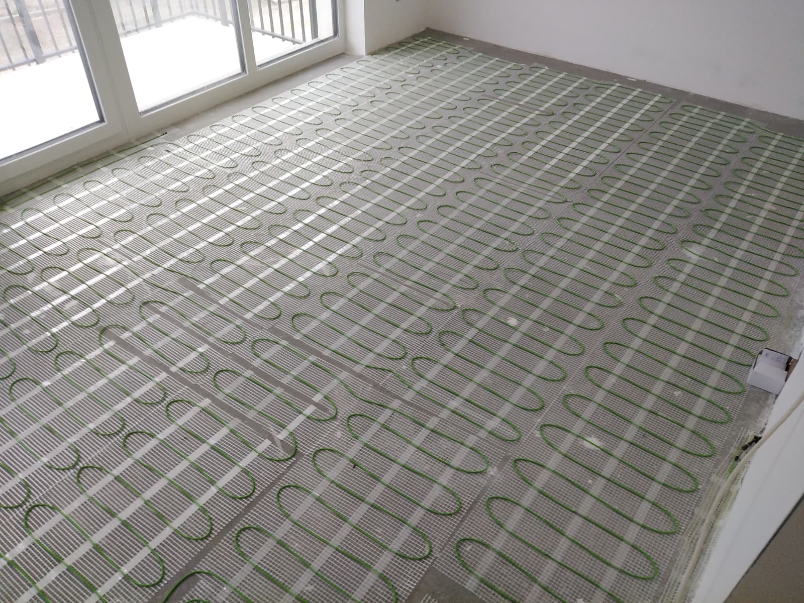 Ogrzewanie matami grzewczymi w Łomnej-Lesie