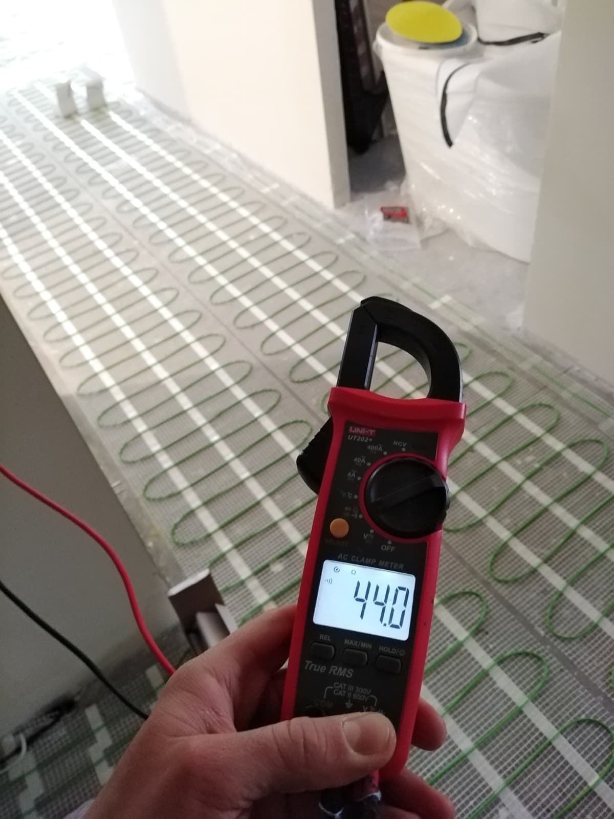 Ogrzewanie matami grzewczymi w Łomnej-Lesie