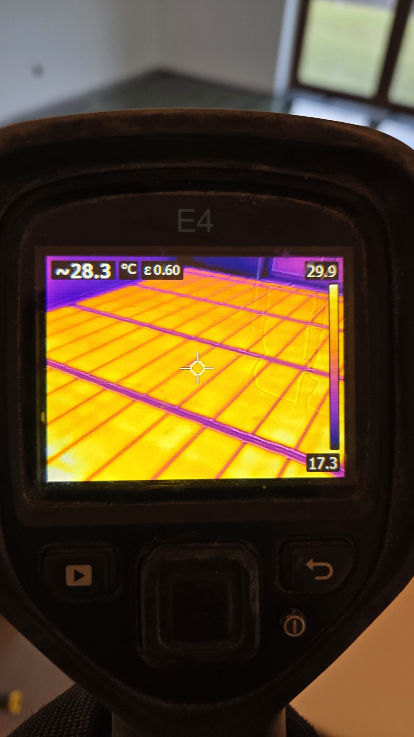 Ogrzewanie bezpośrednie w dużym domu w Dybkowie