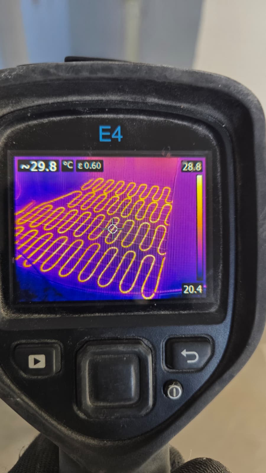 Pierwszy etap ogrzewania bezpośredniego w Zarzęcinie - maty grzewcze