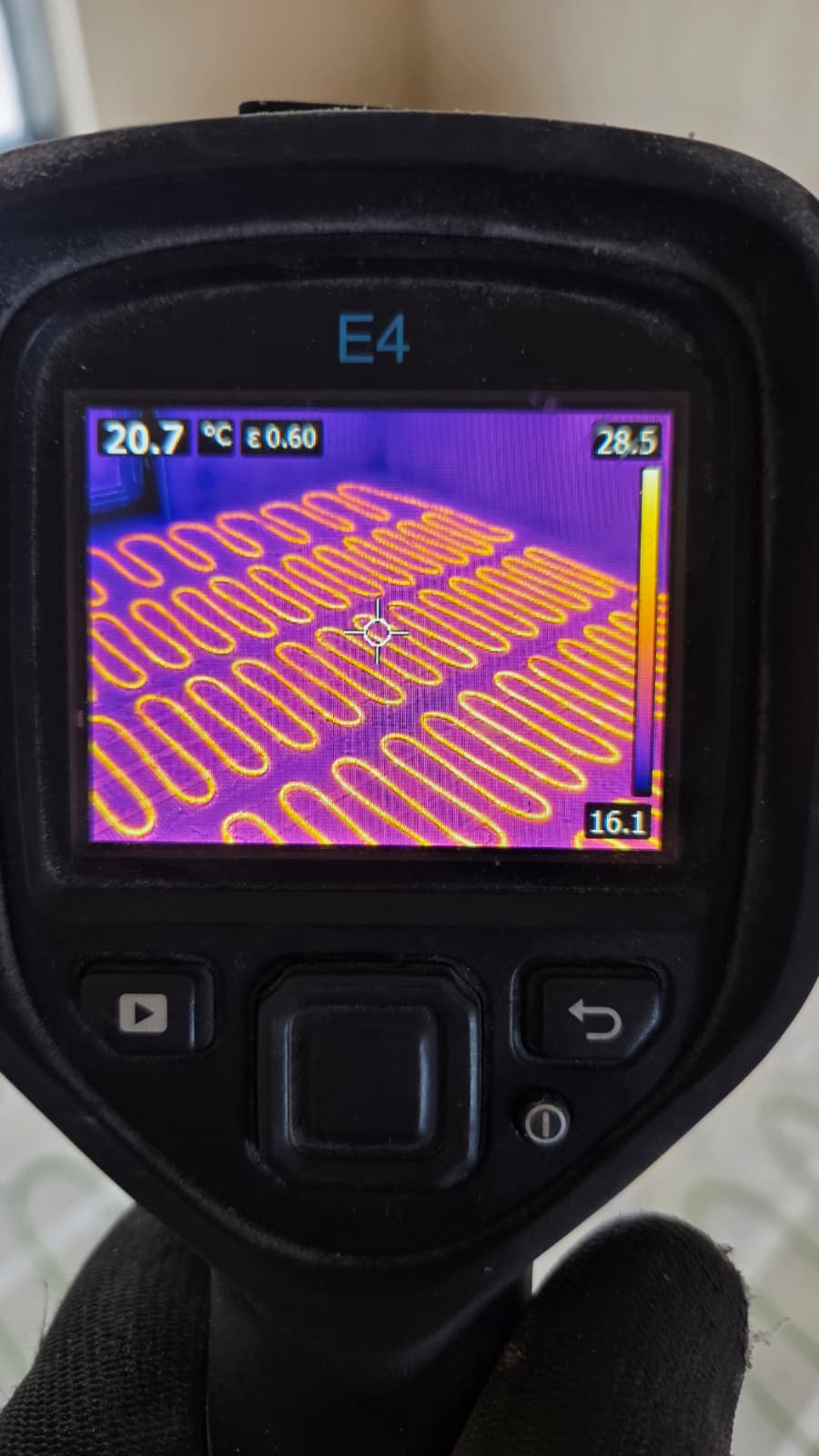 Dom ogrzewany matami grzewczymi w Chrośnie