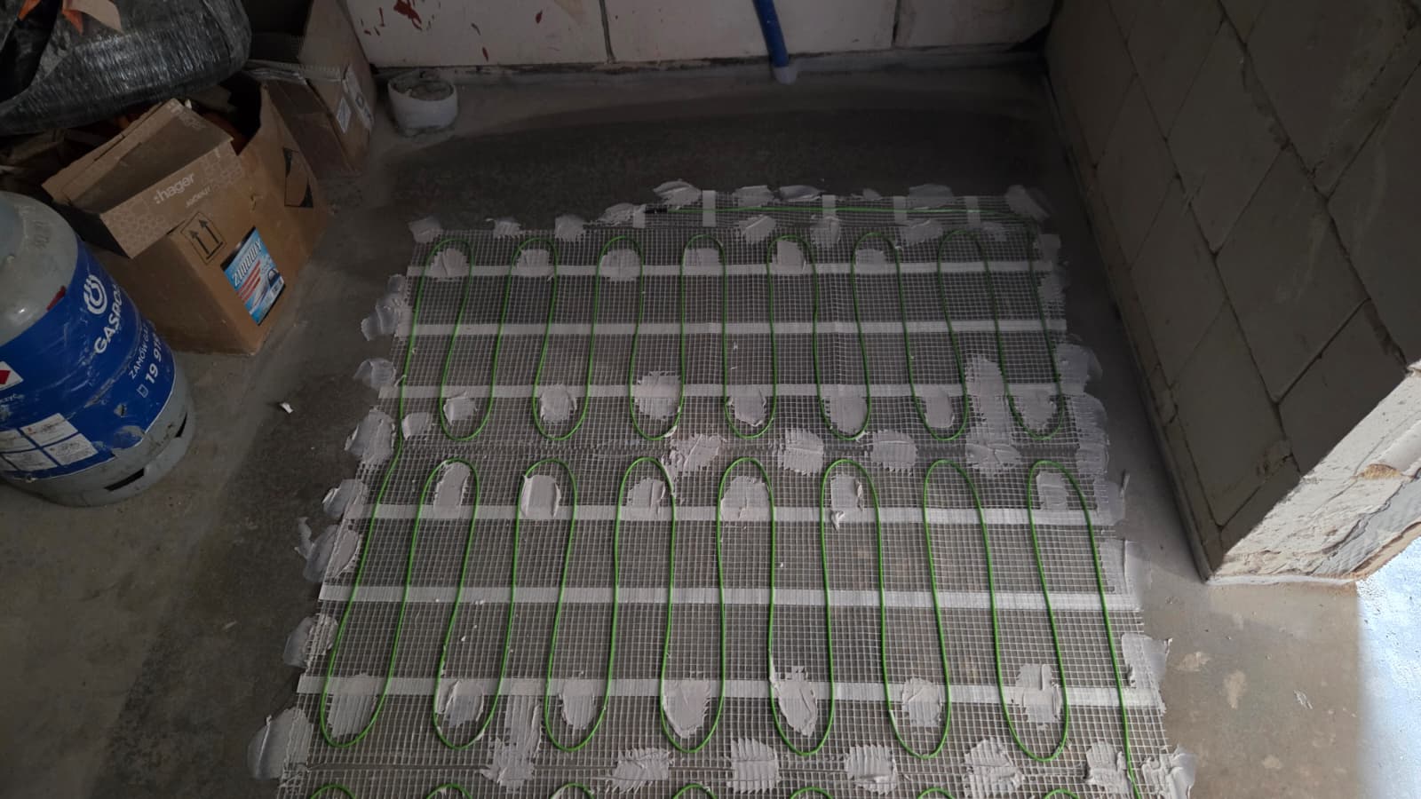 Dom ogrzewany matami grzewczymi w Chrośnie