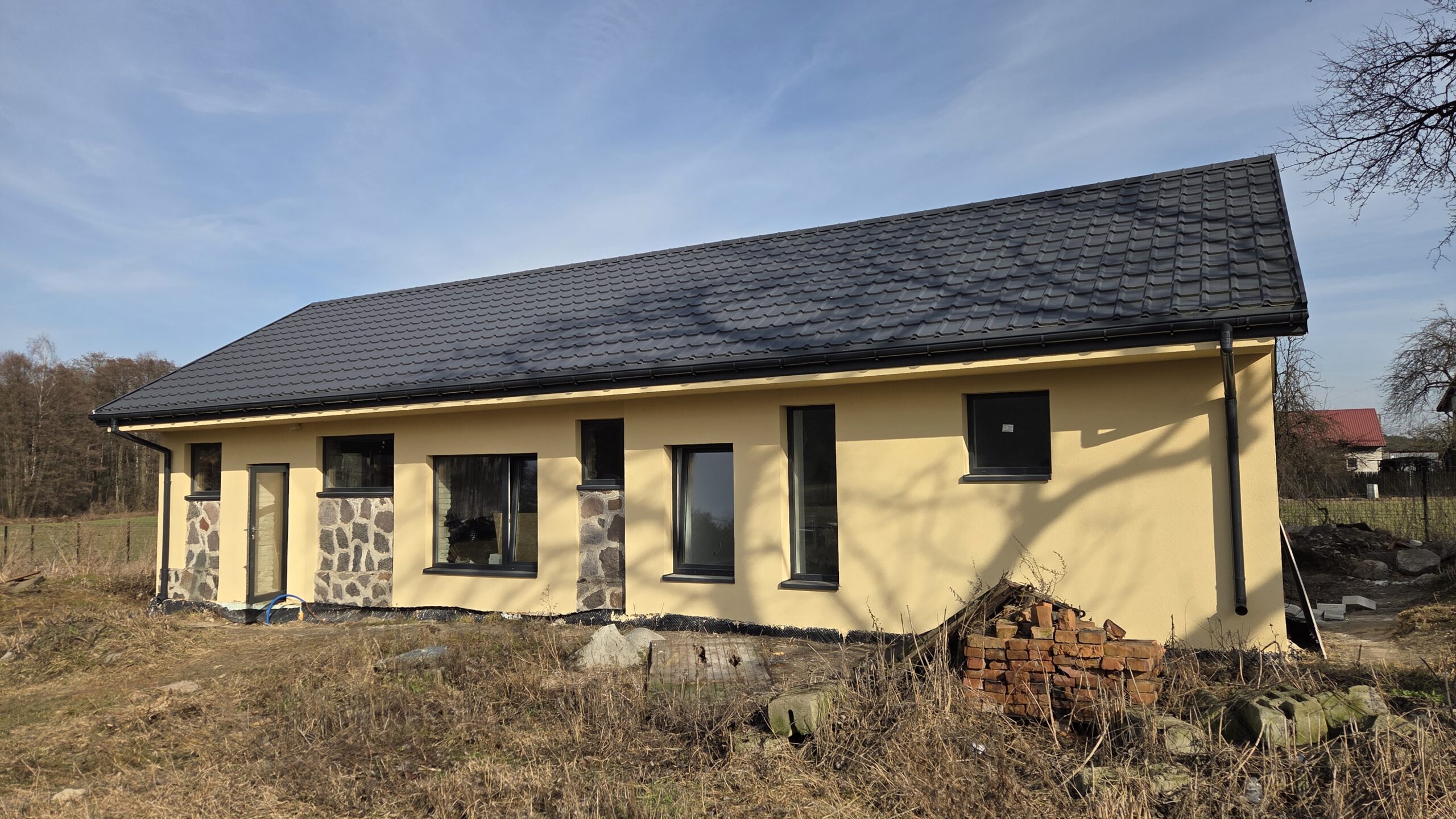 Nowy dom z ogrzewaniem bezpośrednim w Trojanowie