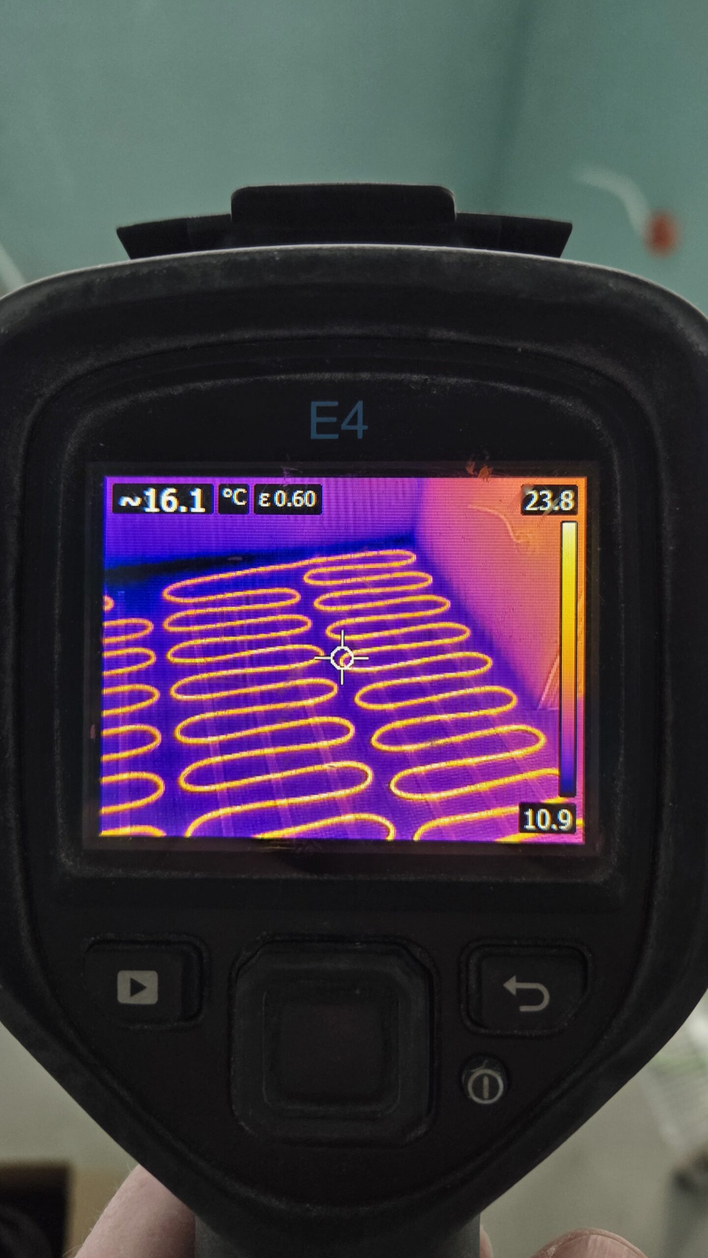 Nowy dom z ogrzewaniem bezpośrednim w Trojanowie