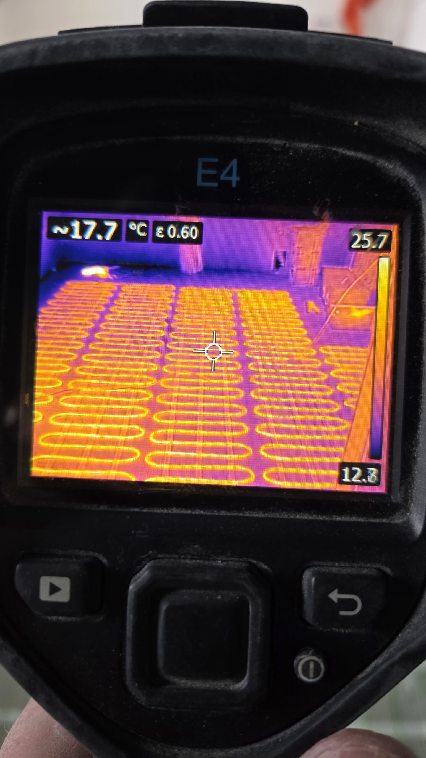 Nowy dom z ogrzewaniem bezpośrednim w Trojanowie