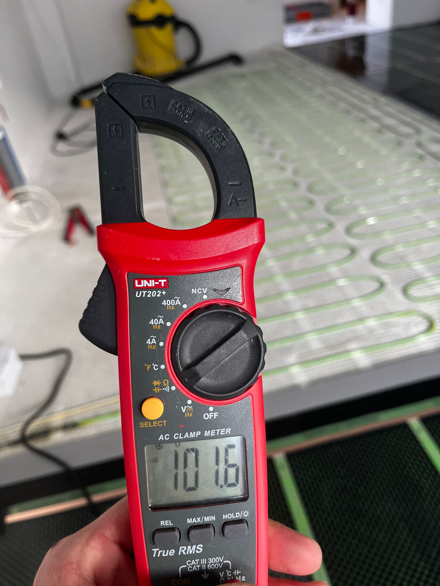 Folie i maty grzewcze w mieszkaniu w Słominie