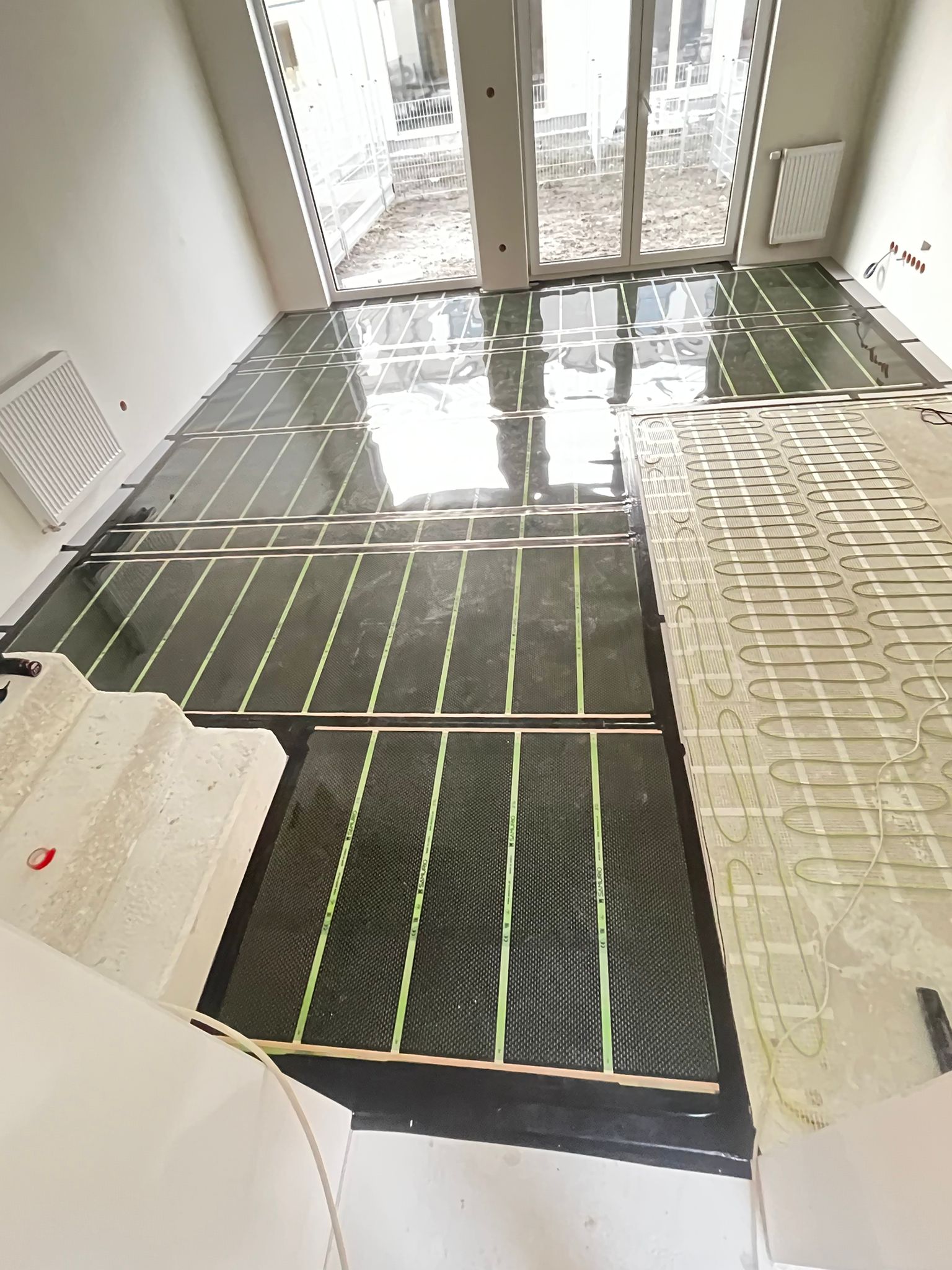 Folie i maty grzewcze w mieszkaniu w Słominie