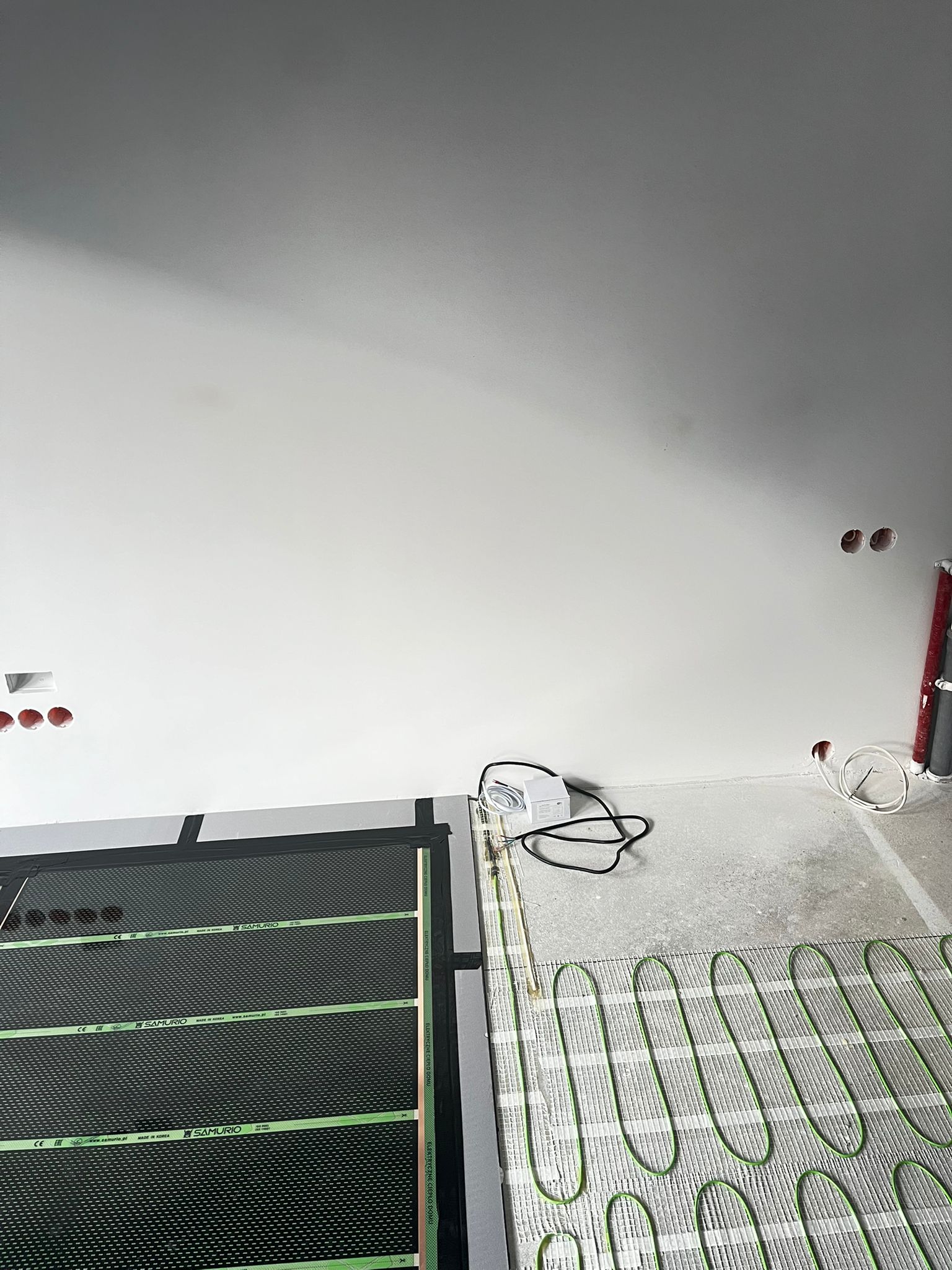 Folie i maty grzewcze w mieszkaniu w Słominie