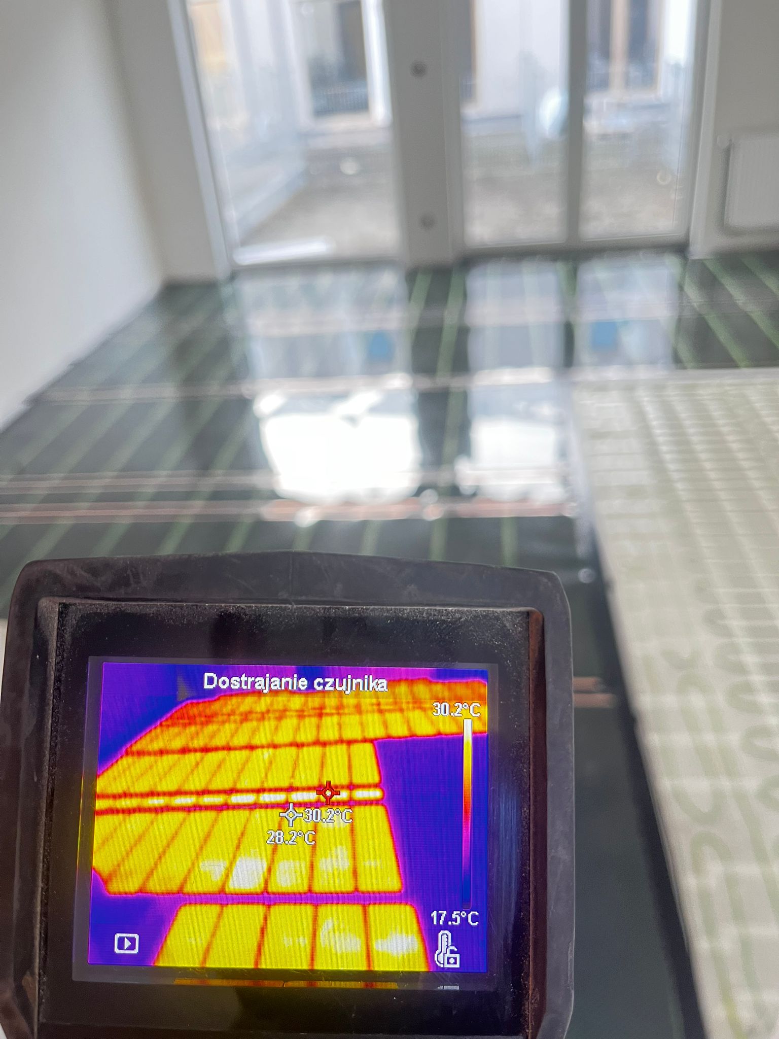 Folie i maty grzewcze w mieszkaniu w Słominie