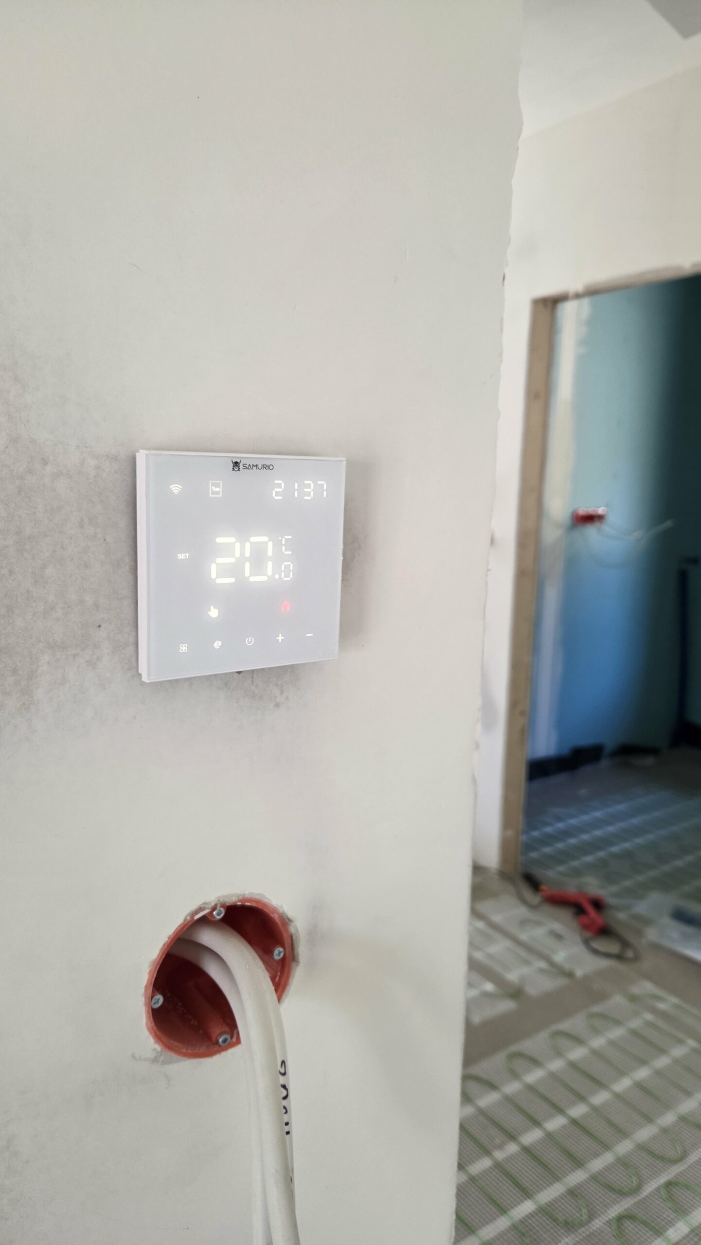 Maty grzewcze w domu wśród drzew w Okunince