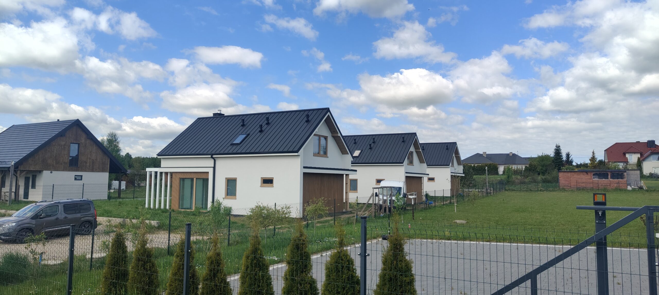 Ogrzewanie bezpośrednie w trzech murowanych domach w Salinie