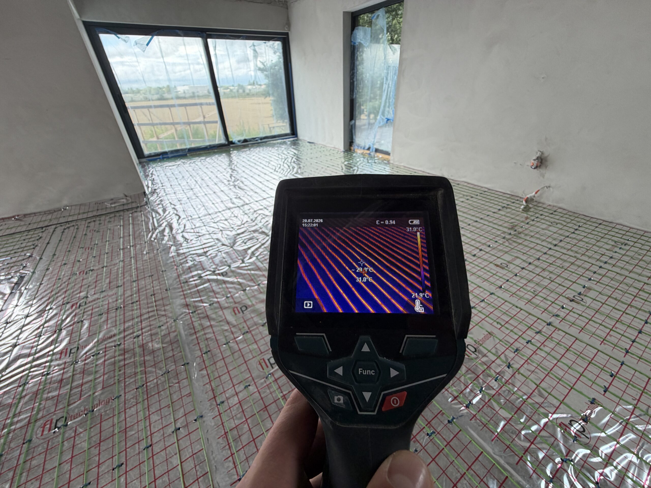 Folie, maty, kable grzewcze w domu ponad 200 m² w Kiekrzu. Etap I: kable grzewcze na parterze