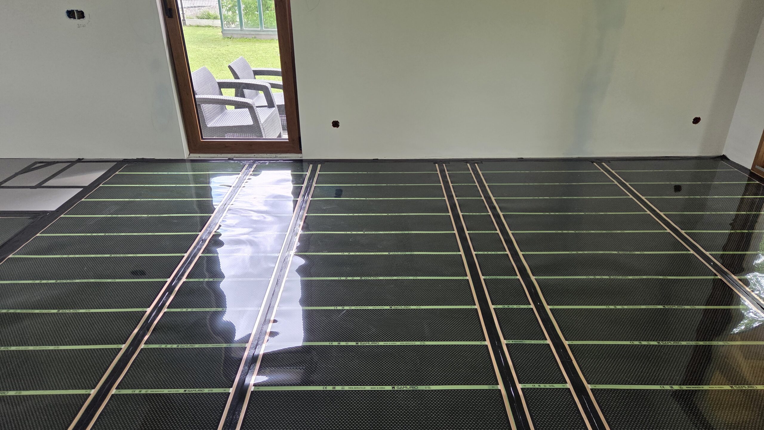 Nowoczesne ogrzewanie elektryczne oparte na foliach i matach grzewczych w domu o powierzchni blisko 100 m² we Frelichowie