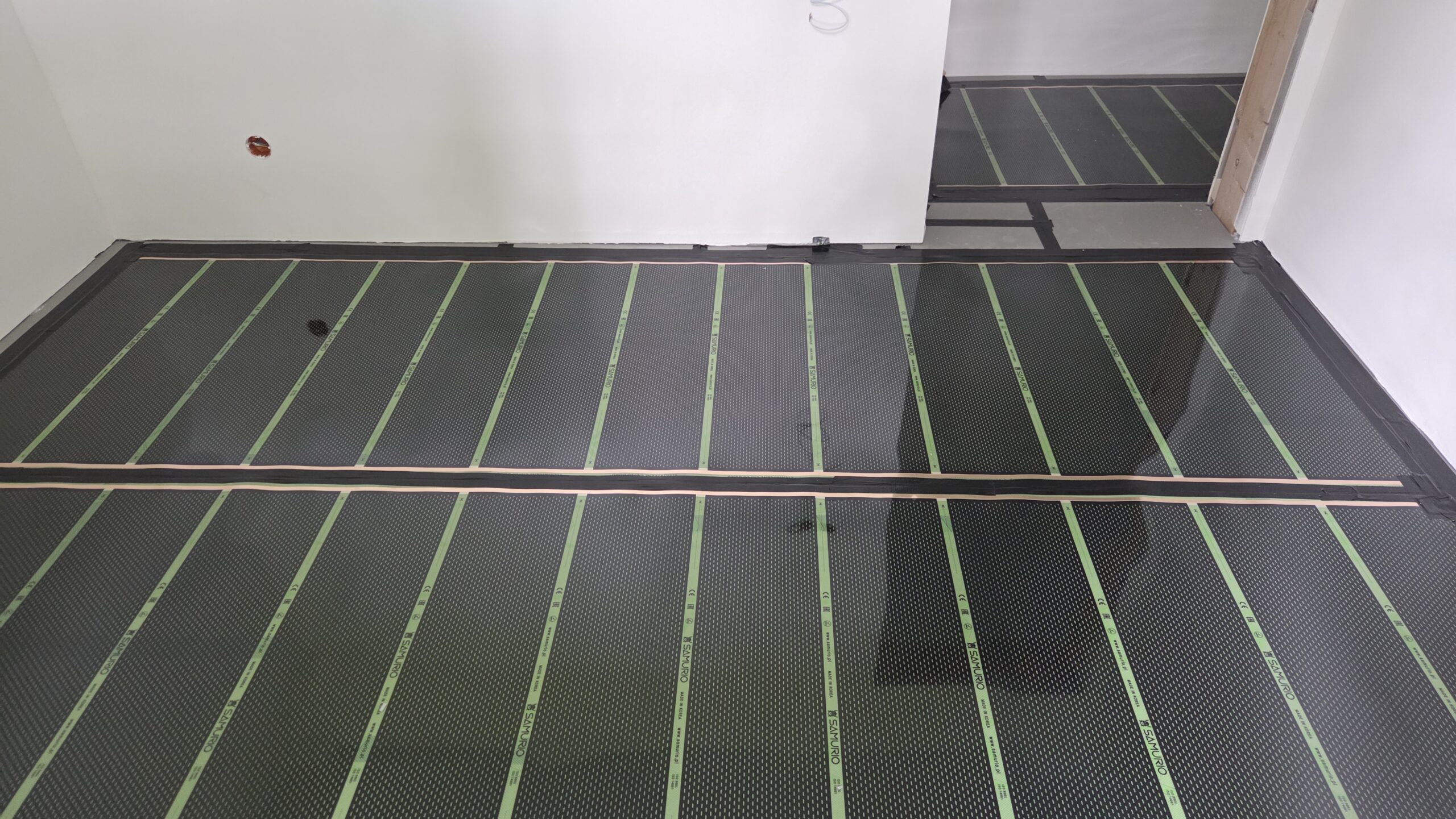 Nowoczesne ogrzewanie elektryczne oparte na foliach i matach grzewczych w domu o powierzchni blisko 100 m² we Frelichowie