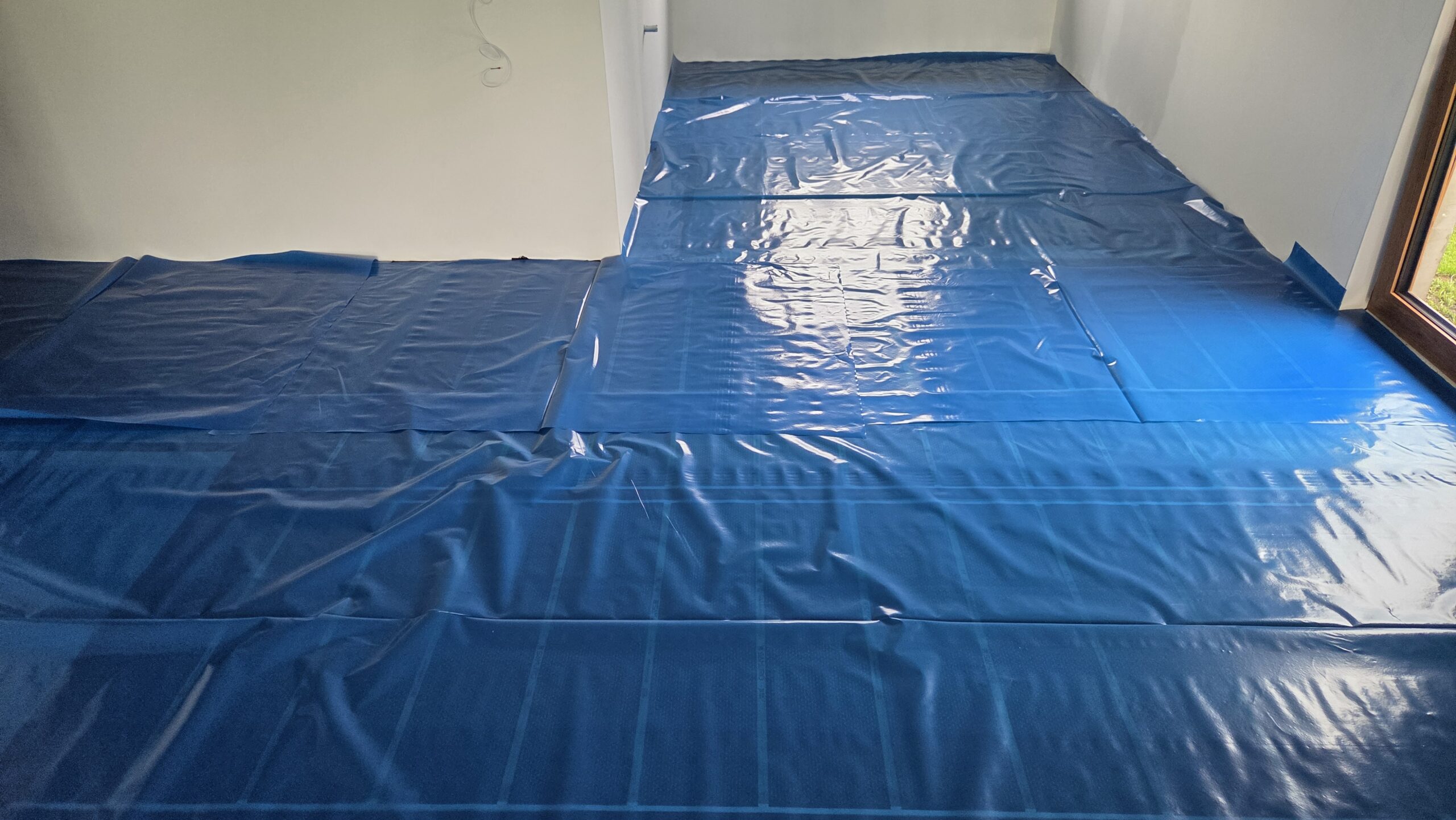 Nowoczesne ogrzewanie elektryczne oparte na foliach i matach grzewczych w domu o powierzchni blisko 100 m² we Frelichowie