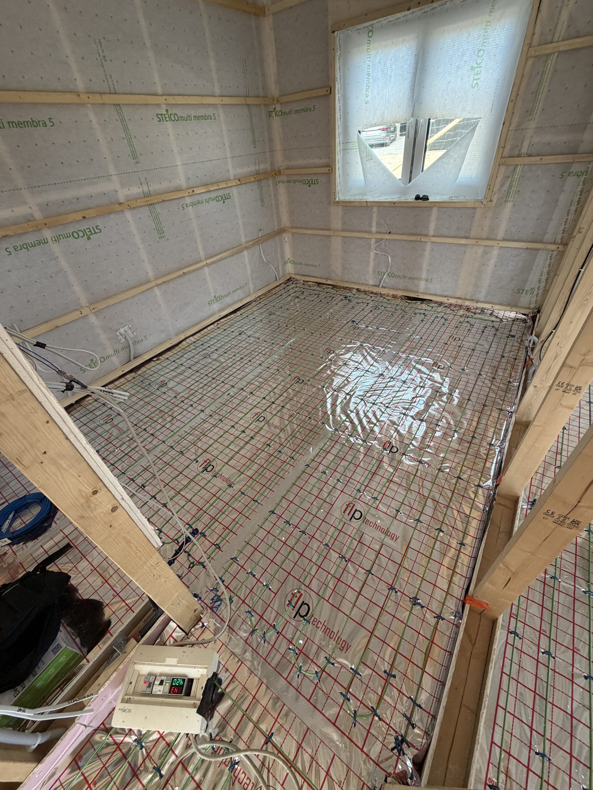 Kable grzewcze w nowym domu szkieletowym o powierzchni blisko 70 m² w Krzeczynie Małym