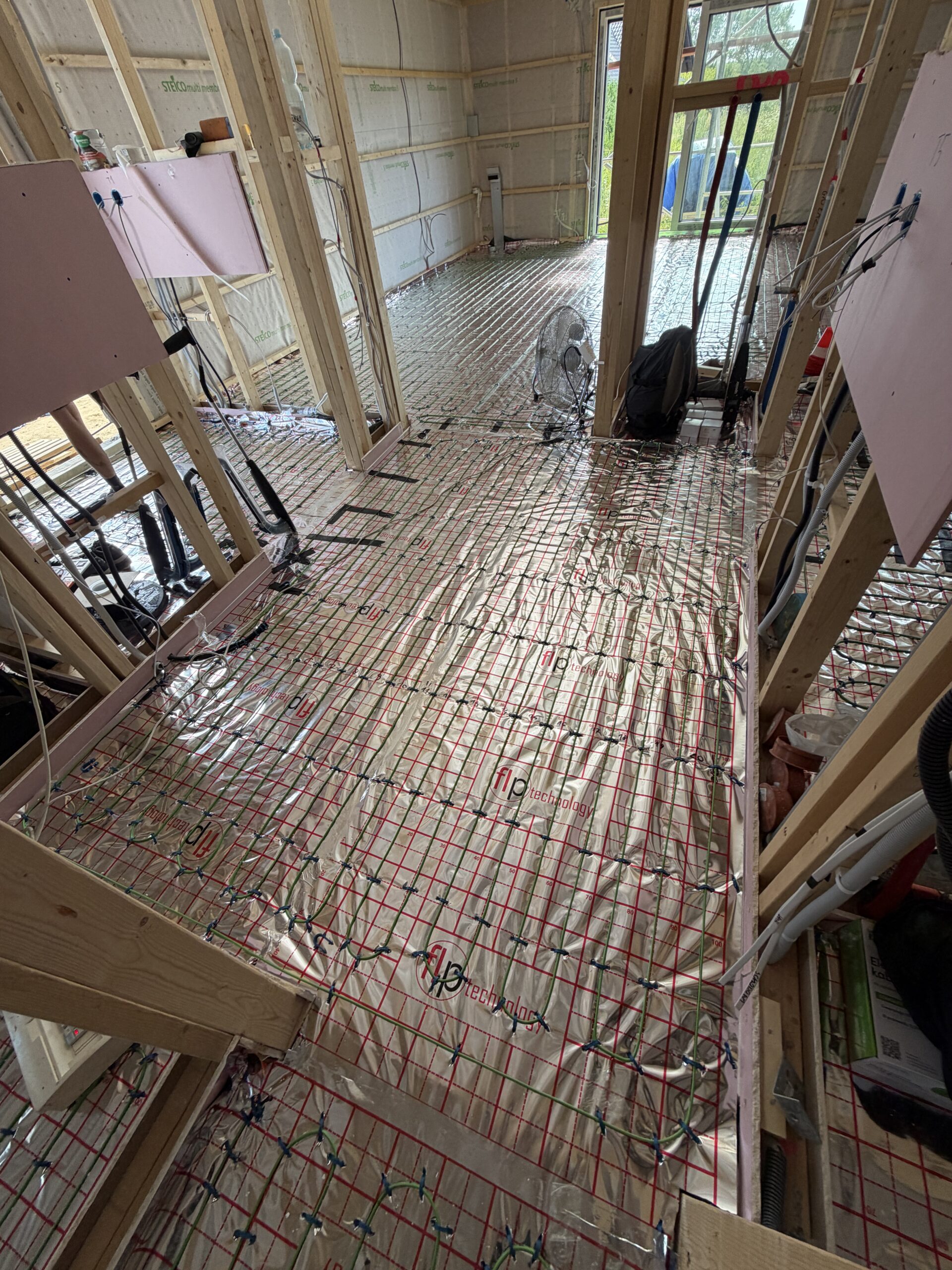 Kable grzewcze w nowym domu szkieletowym o powierzchni blisko 70 m² w Krzeczynie Małym