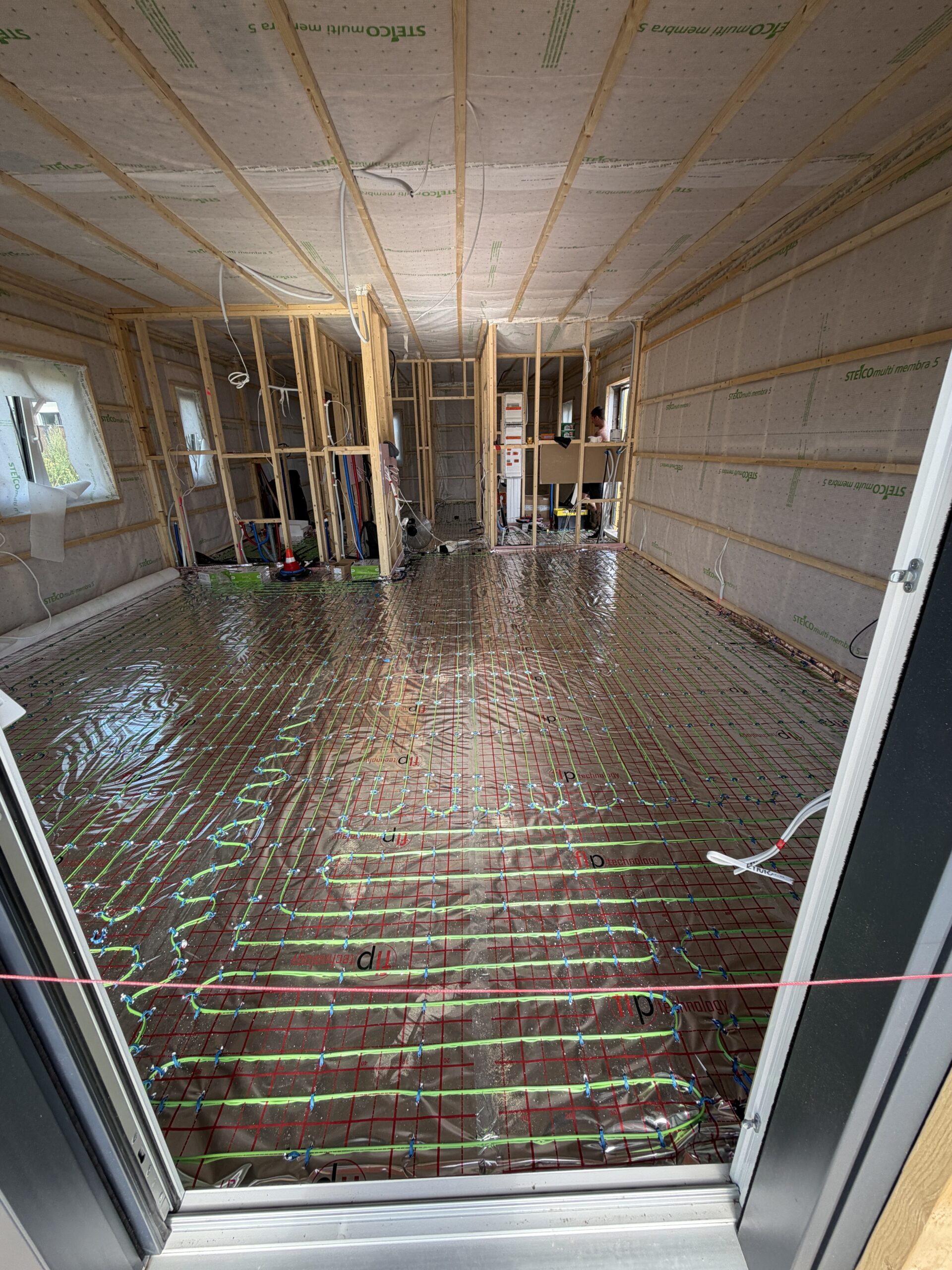 Kable grzewcze w nowym domu szkieletowym o powierzchni blisko 70 m² w Krzeczynie Małym
