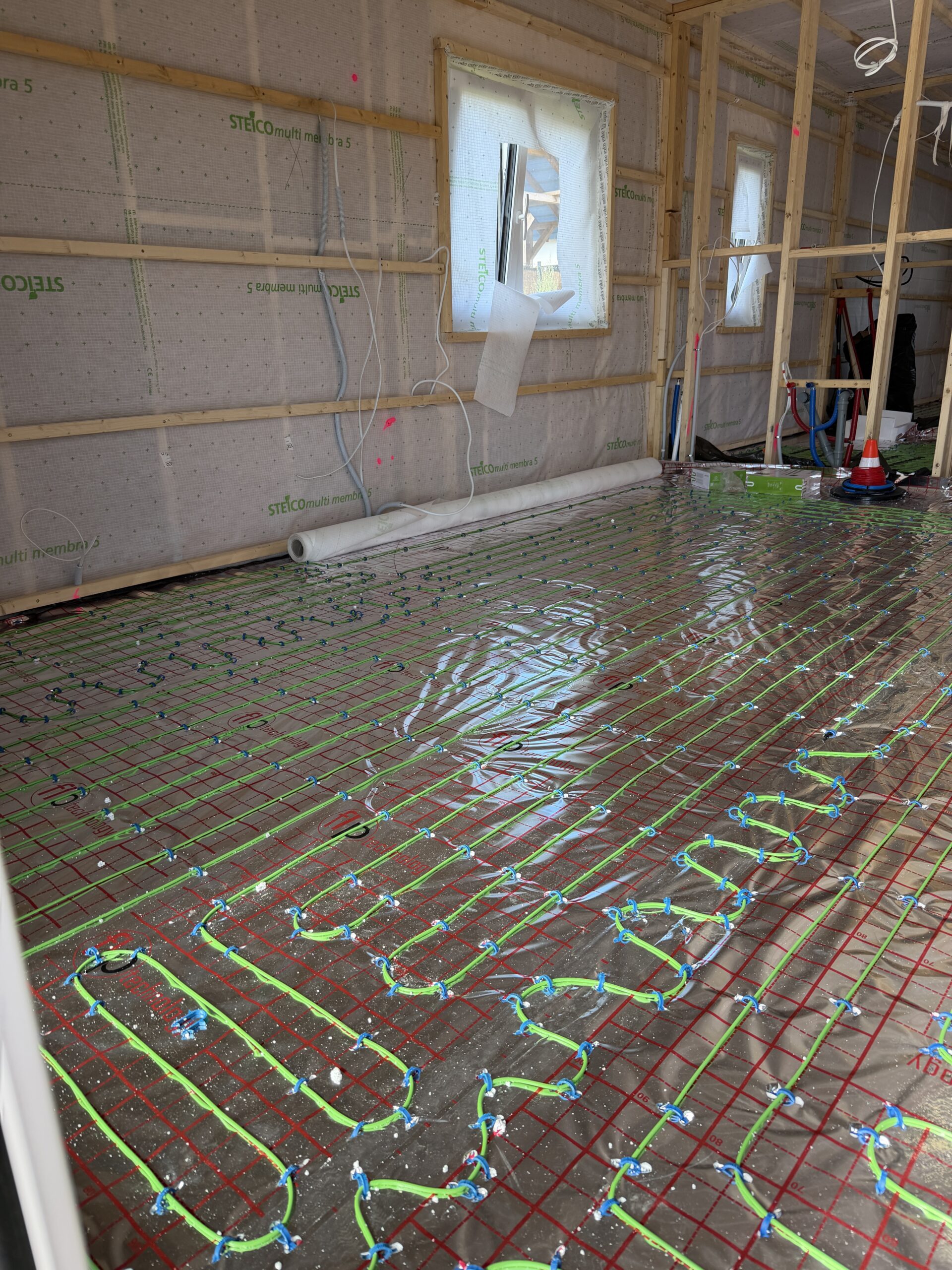 Kable grzewcze w nowym domu szkieletowym o powierzchni blisko 70 m² w Krzeczynie Małym