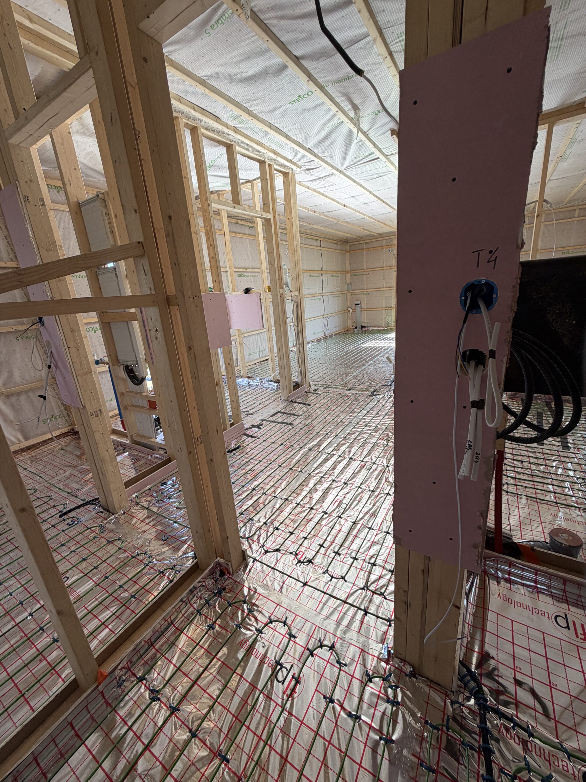 Kable grzewcze w nowym domu szkieletowym o powierzchni blisko 70 m² w Krzeczynie Małym