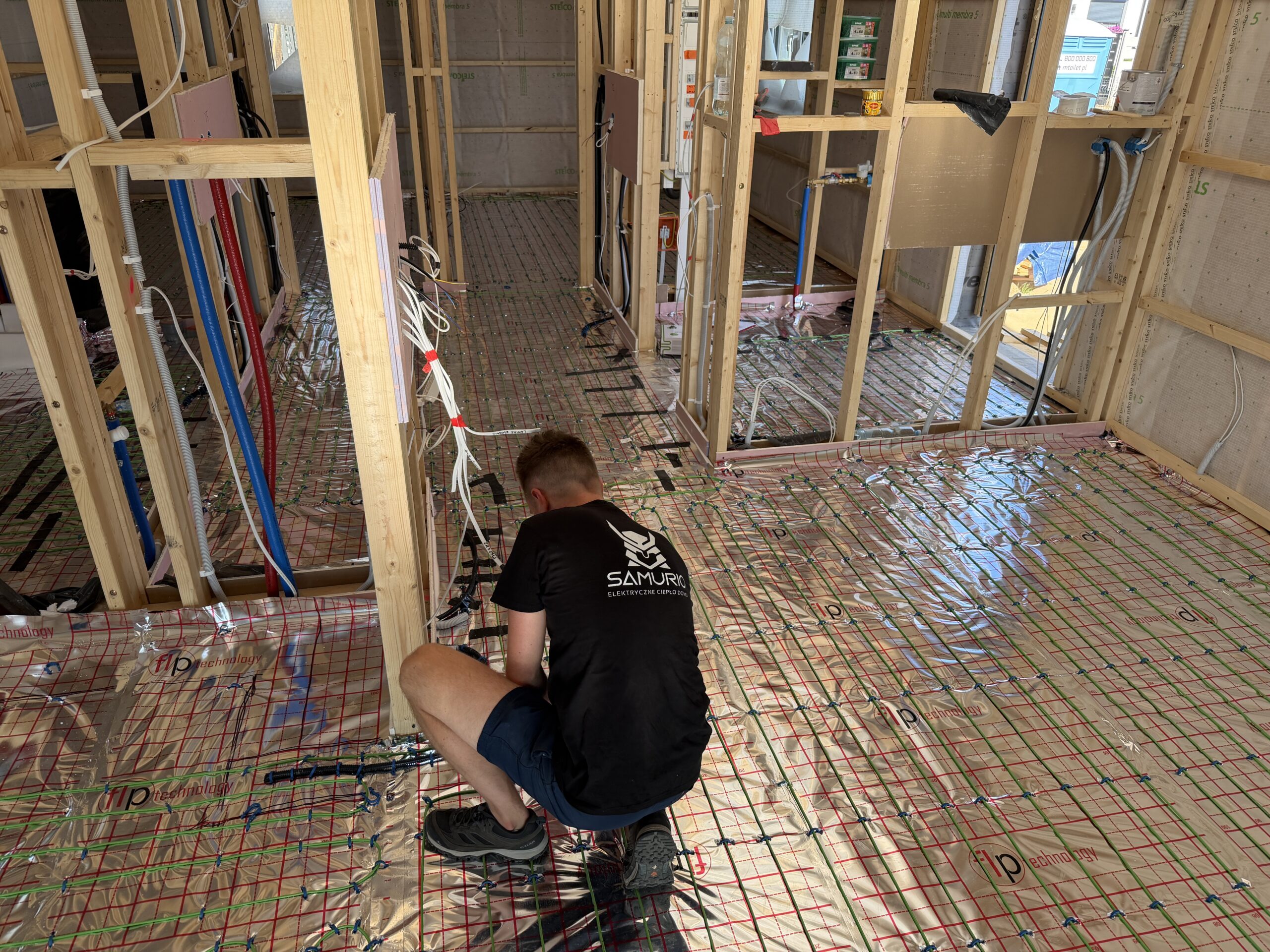 Kable grzewcze w nowym domu szkieletowym o powierzchni blisko 70 m² w Krzeczynie Małym