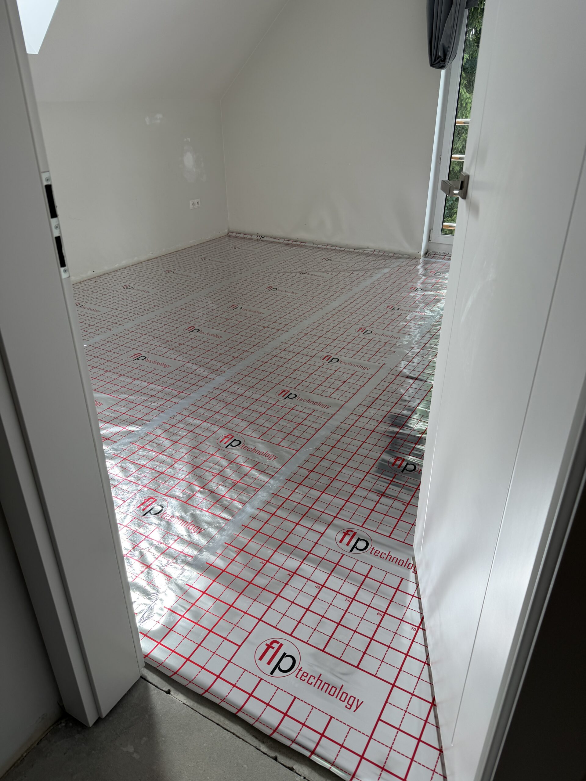 Ogrzewanie foliami grzewczymi w domu 100 m² w Wełtyniu