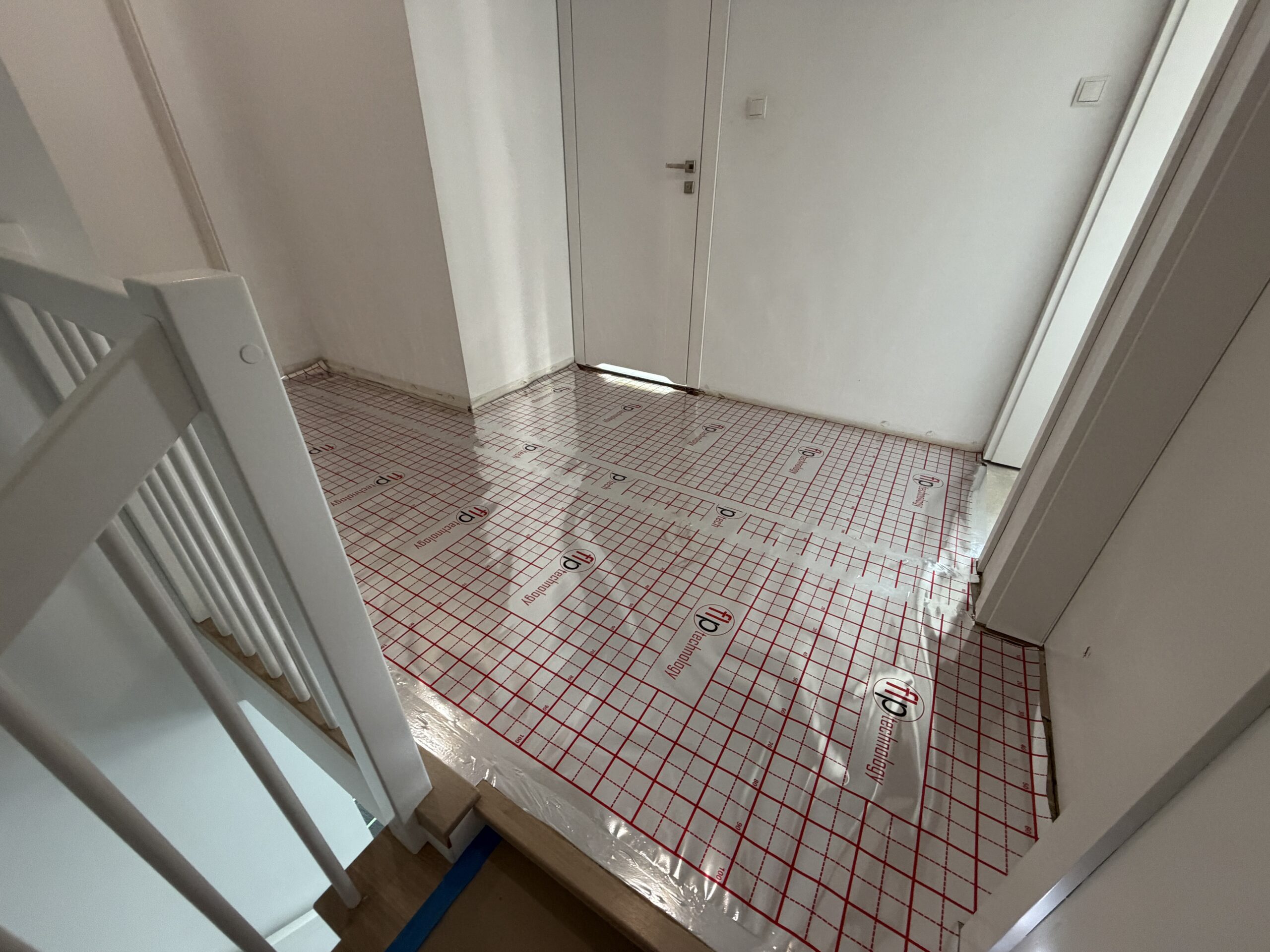 Ogrzewanie foliami grzewczymi w domu 100 m² w Wełtyniu