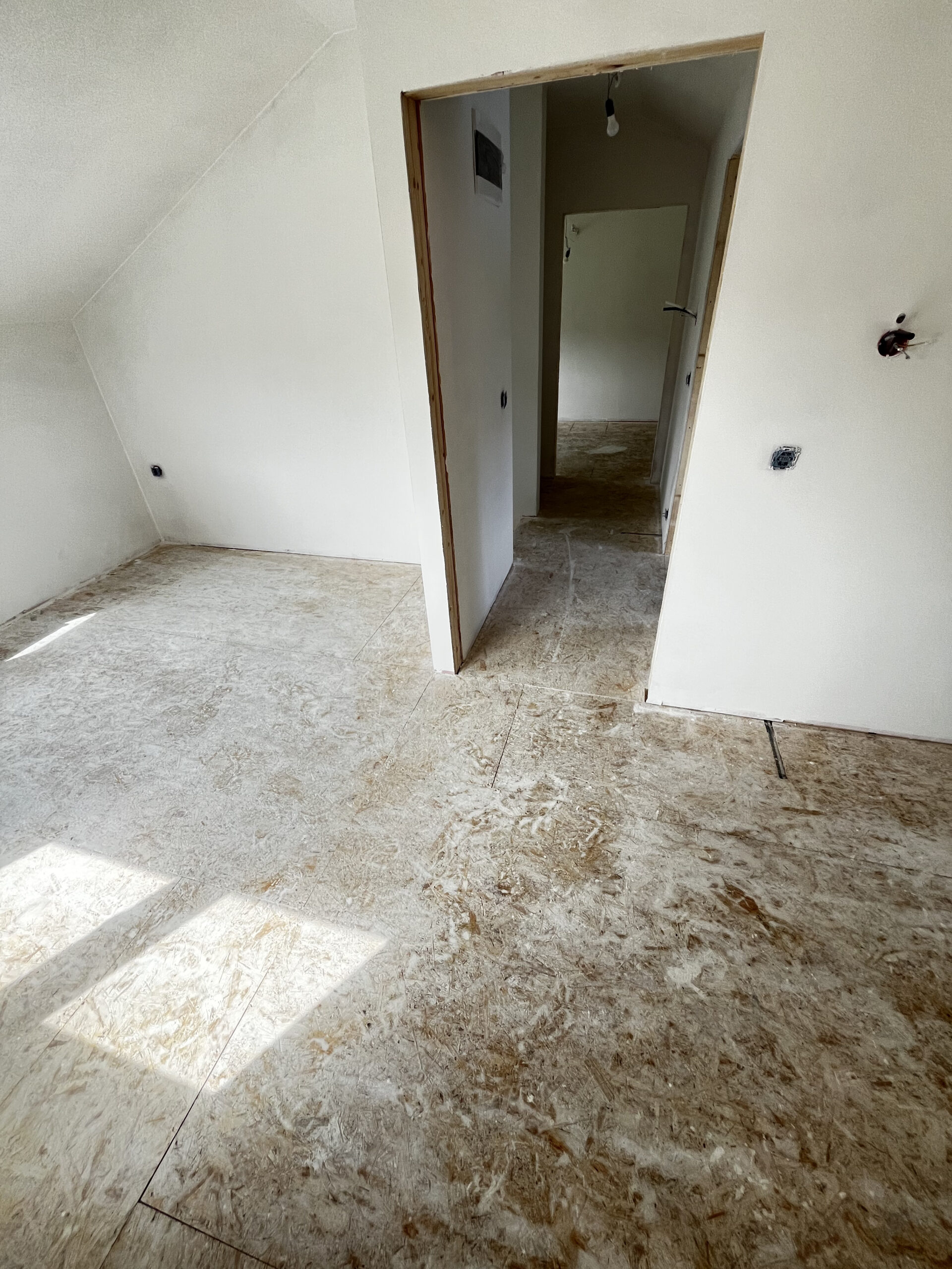 Ogrzewanie foliami i matami grzewczymi w domu 70 m² w Nadmie