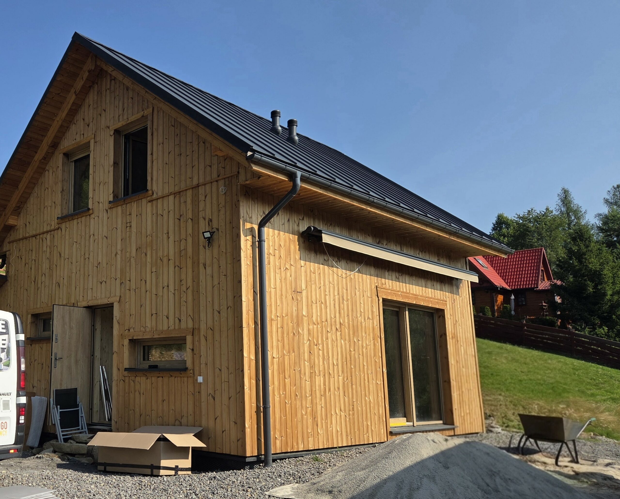 Nowoczesne ogrzewanie elektryczne oparte na foliach i matach grzewczych w domu 70 m² w Przyborowie