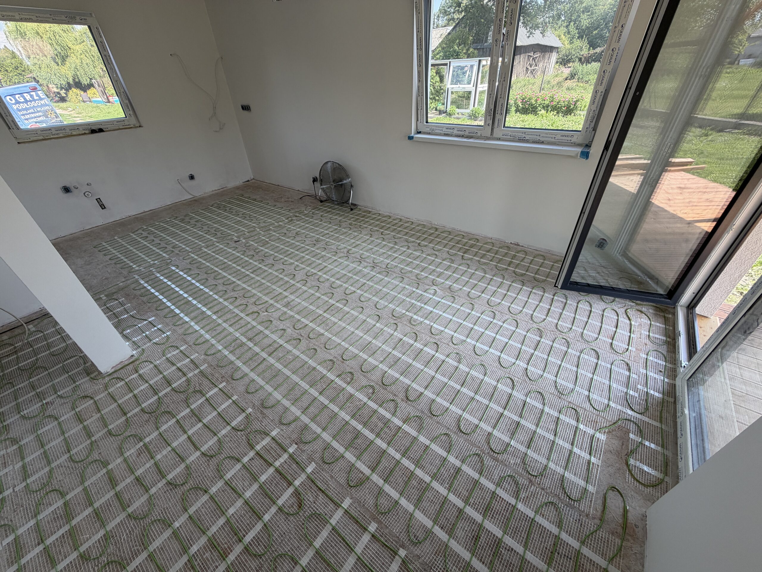 Ogrzewanie foliami i matami grzewczymi w domu 70 m² w Nadmie