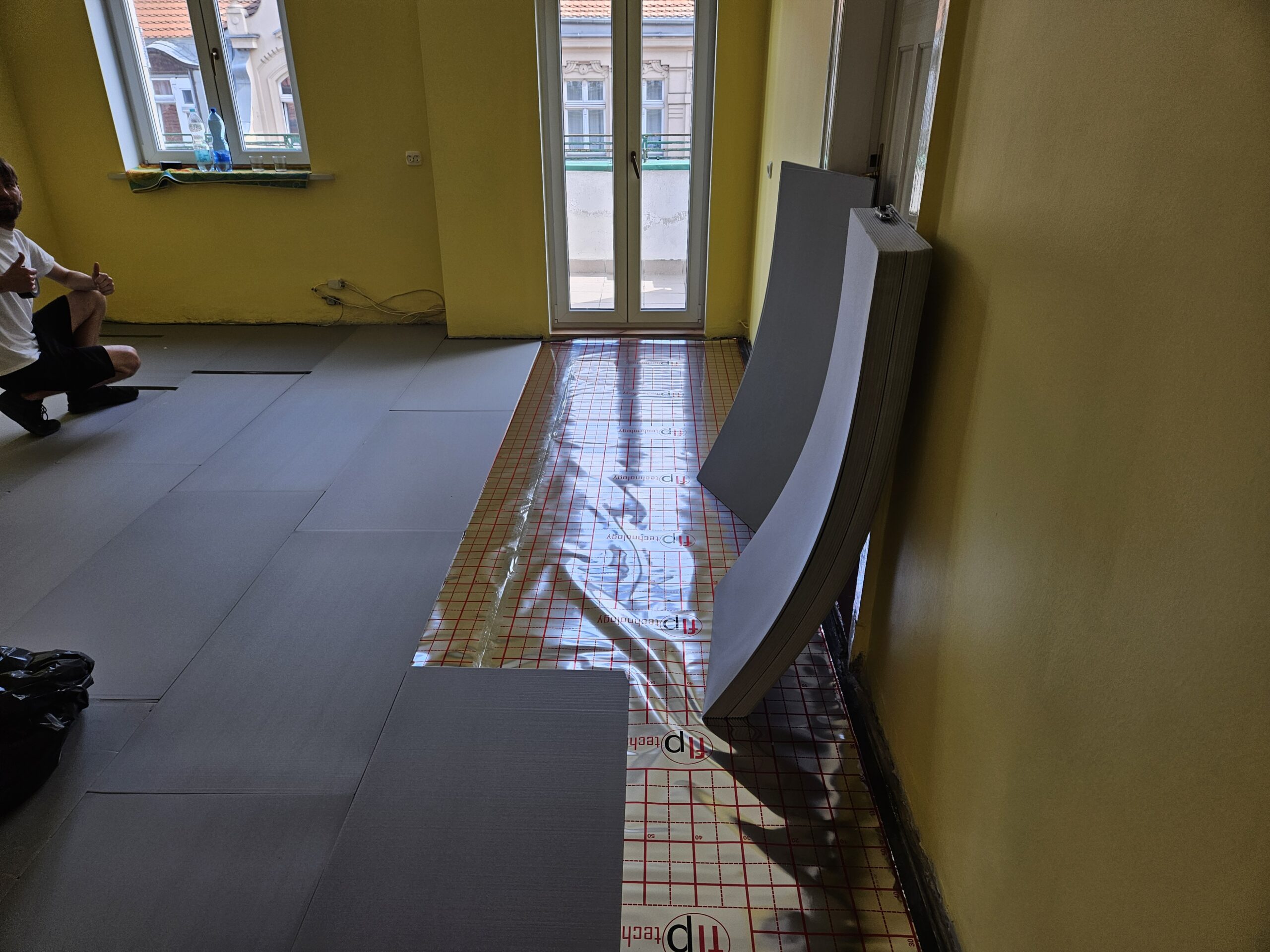 Nowoczesne ogrzewanie elektryczne z wykorzystaniem folii grzewczych w remontowanym mieszkaniu w Poznaniu