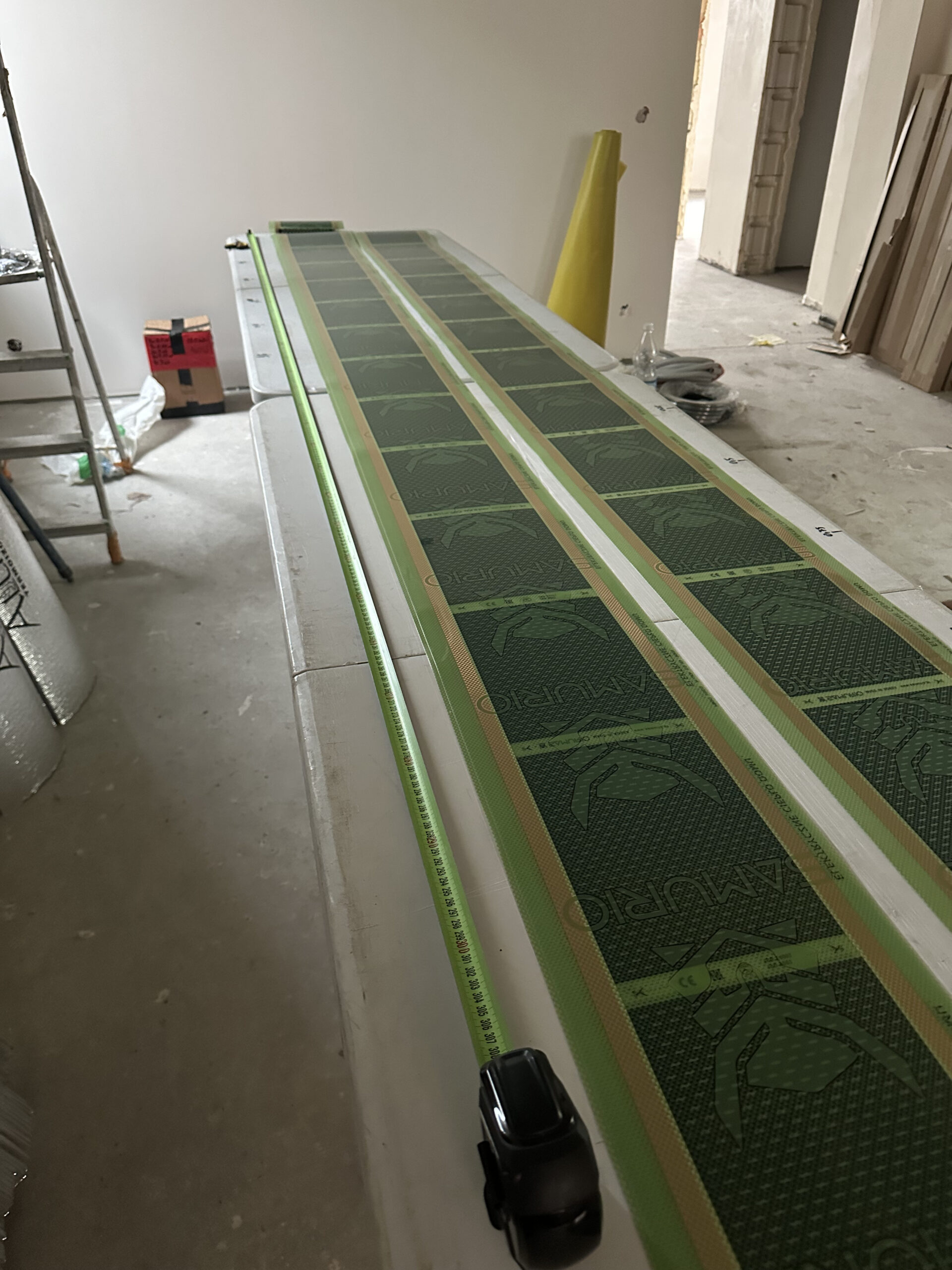 Folie grzewcze sufitowe w lokalu usługowym o powierzchni 60 m² w Kłodzku