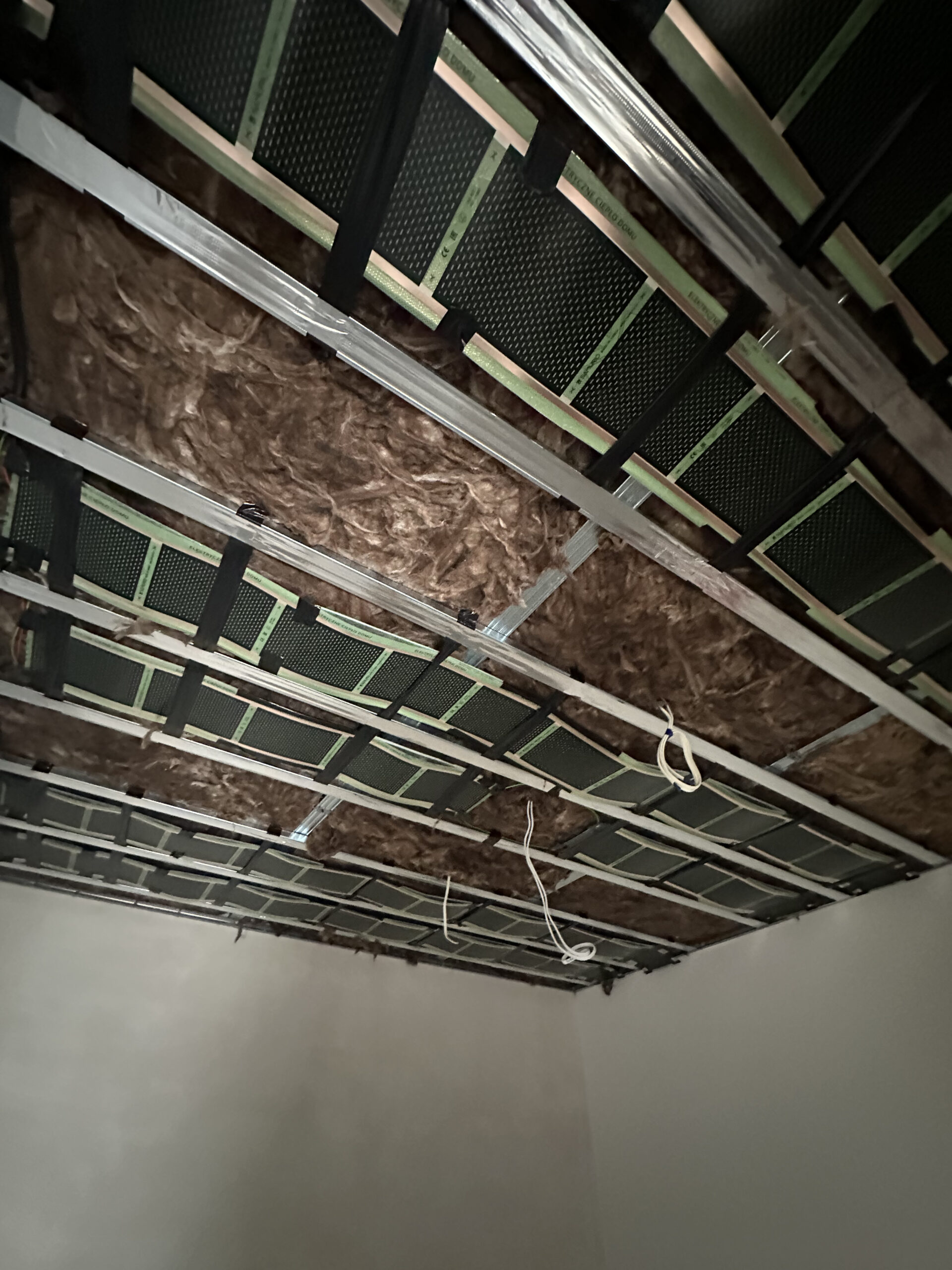 Folie grzewcze sufitowe w lokalu usługowym o powierzchni 60 m² w Kłodzku