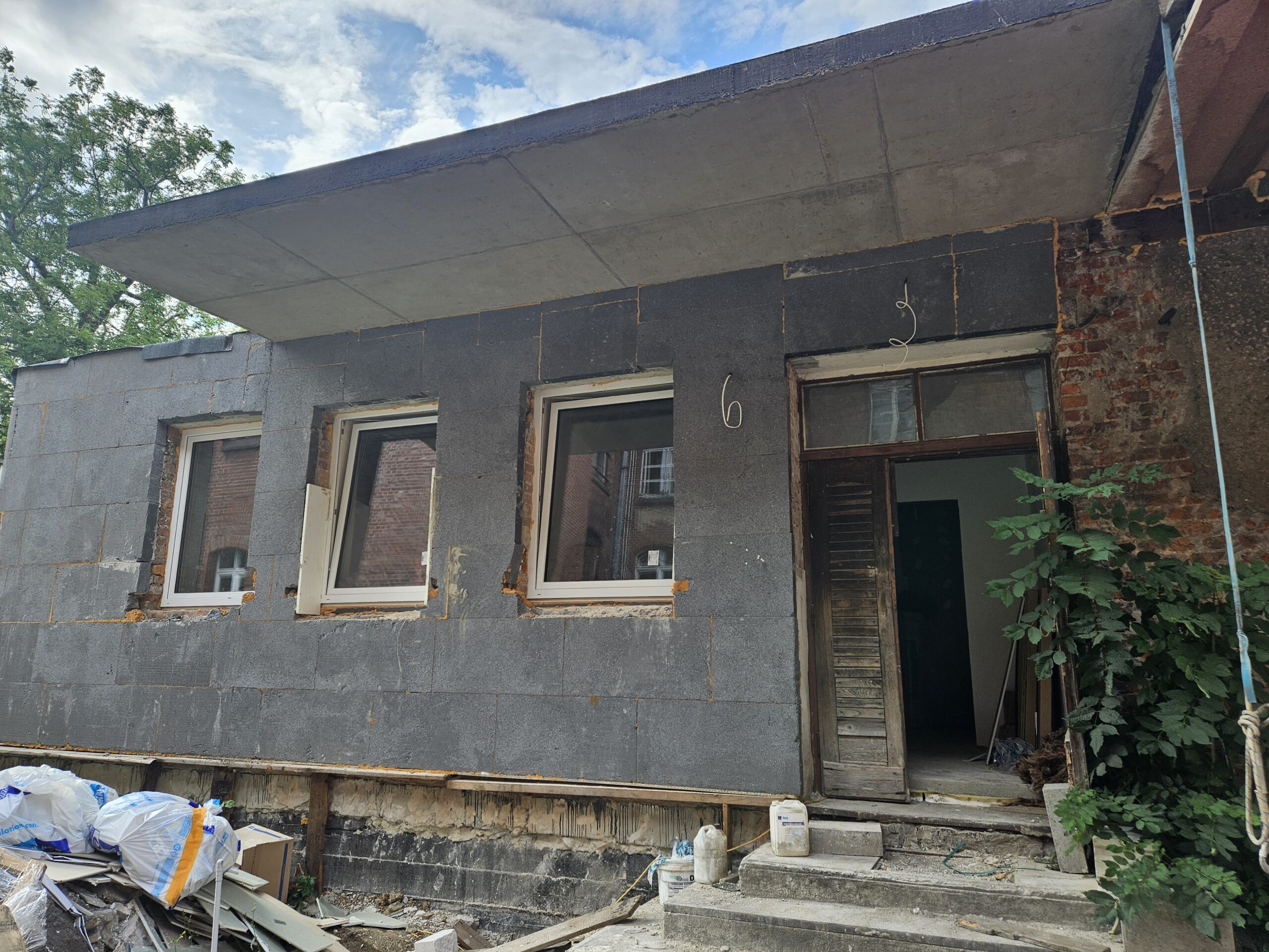 Folie grzewcze sufitowe w lokalu usługowym o powierzchni 60 m² w Kłodzku