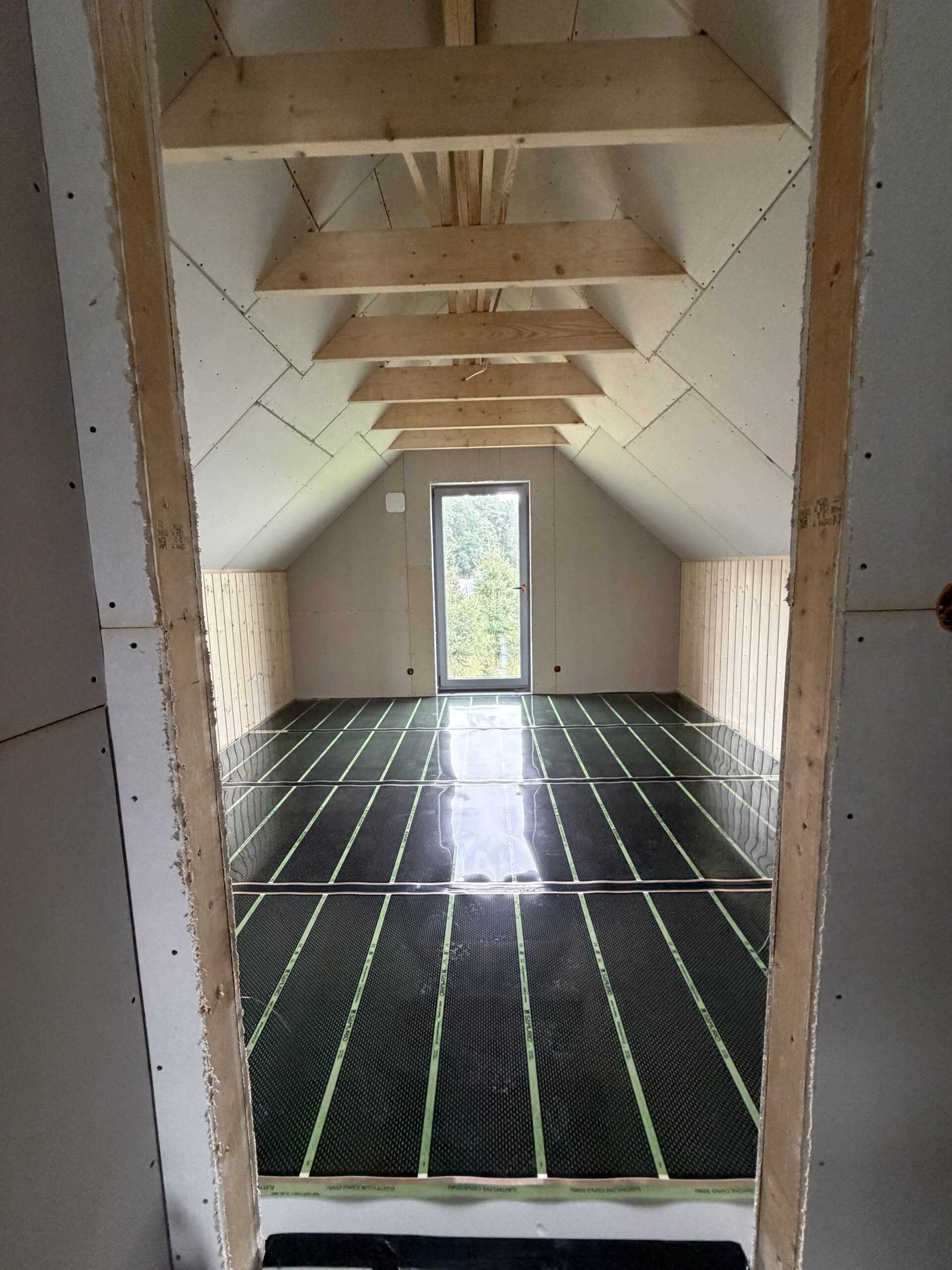 Dom blisko 90 m² w Otorowie z ogrzewaniem opartym na foliach i matach grzewczych