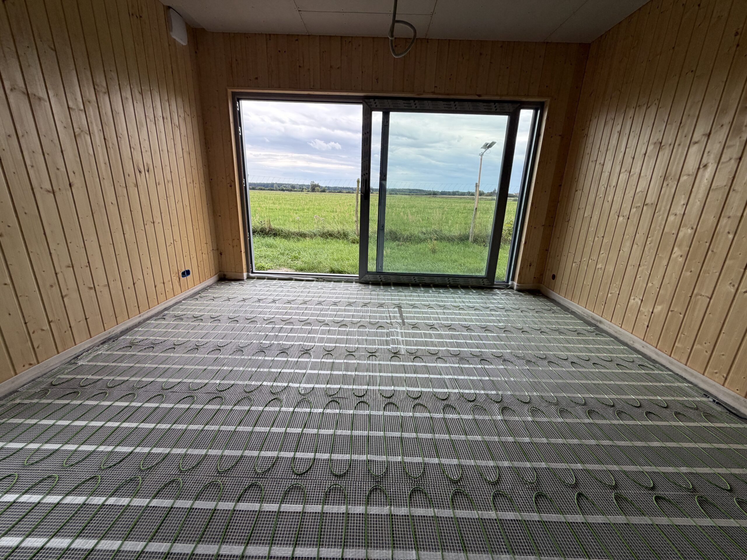 Dom blisko 90 m² w Otorowie z ogrzewaniem opartym na foliach i matach grzewczych