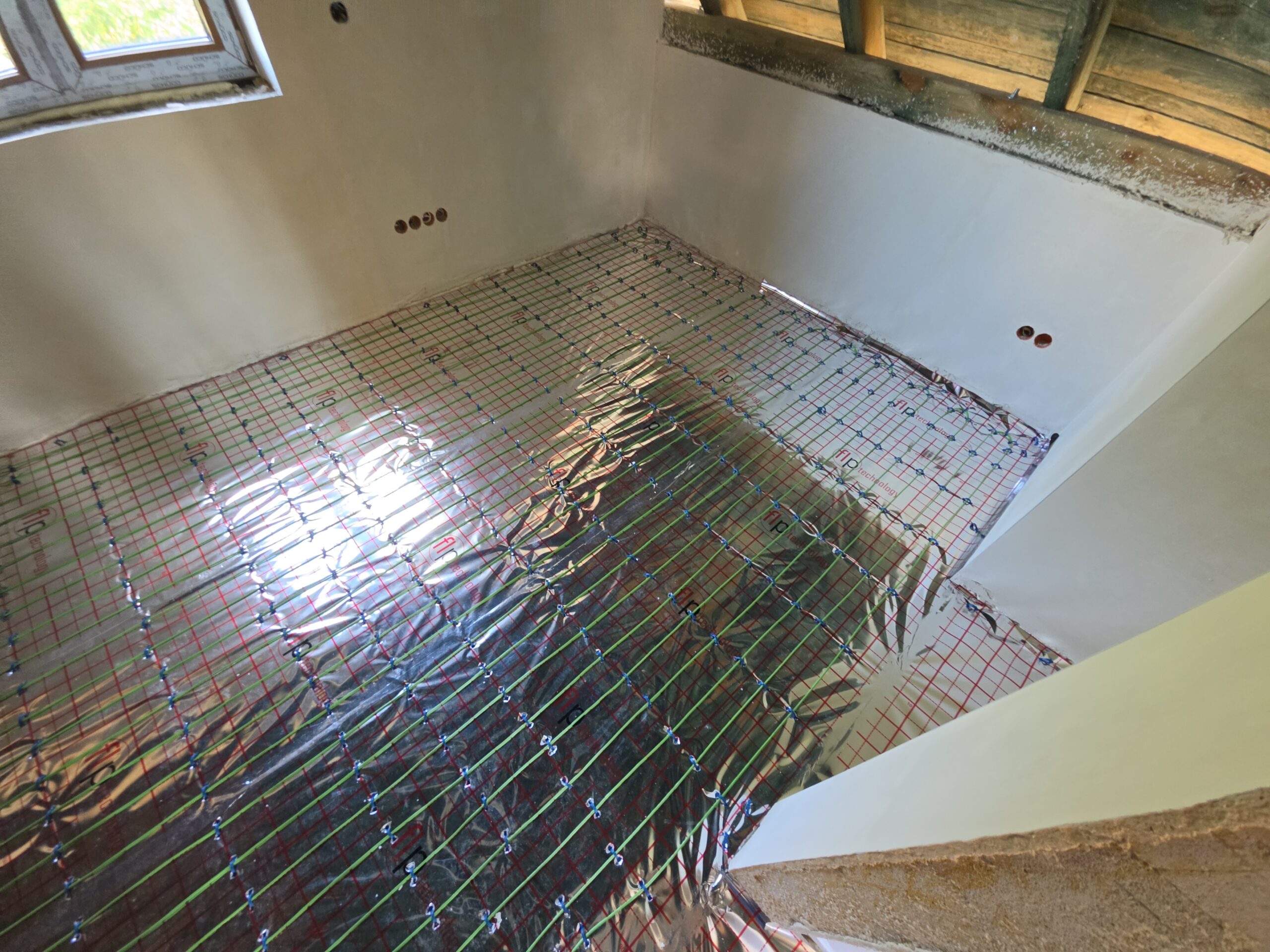 Kable grzewcze w nowym domu jednorodzinnym o powierzchni 74 m² w Legionowie