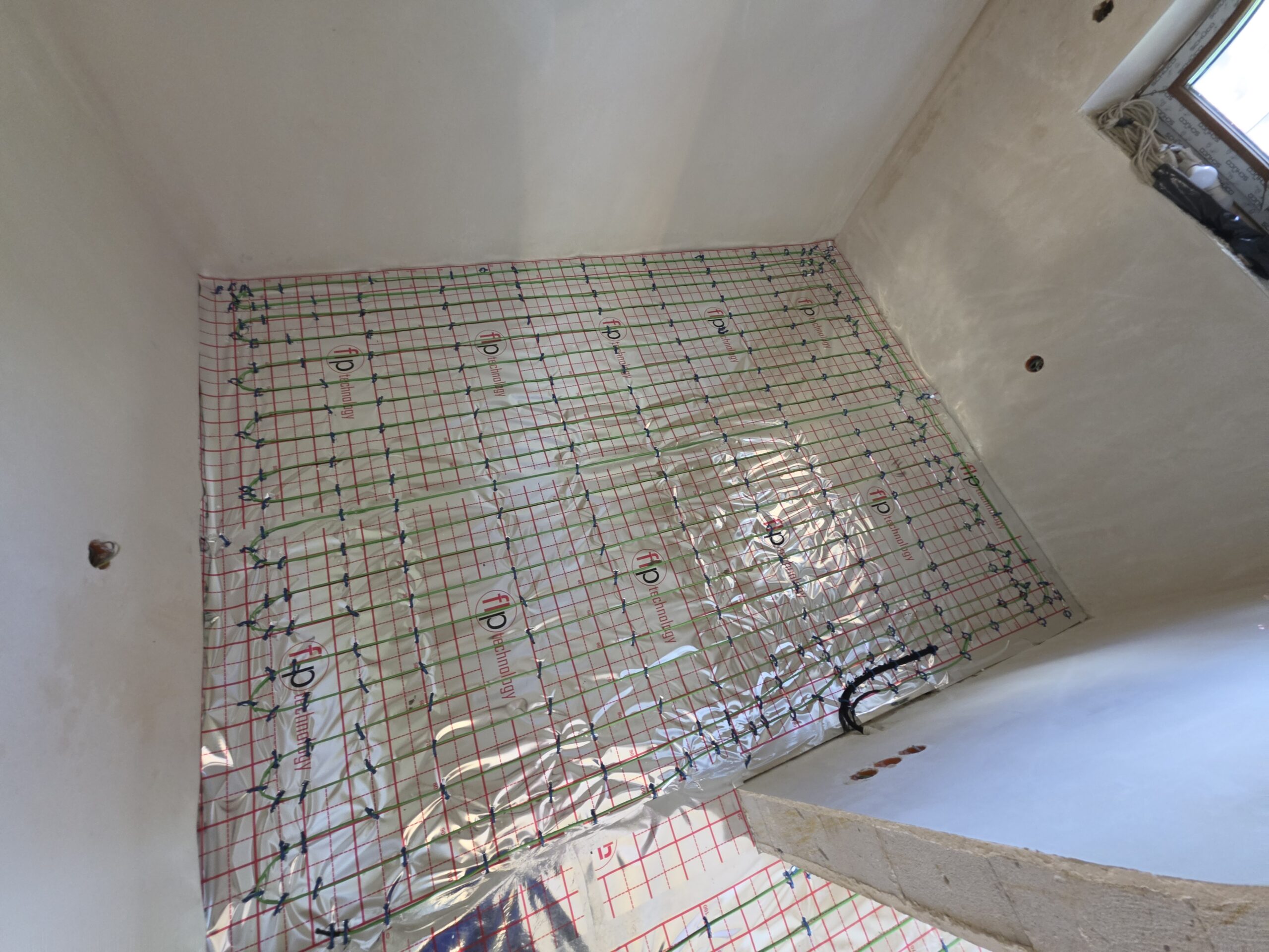 Kable grzewcze w nowym domu jednorodzinnym o powierzchni 74 m² w Legionowie