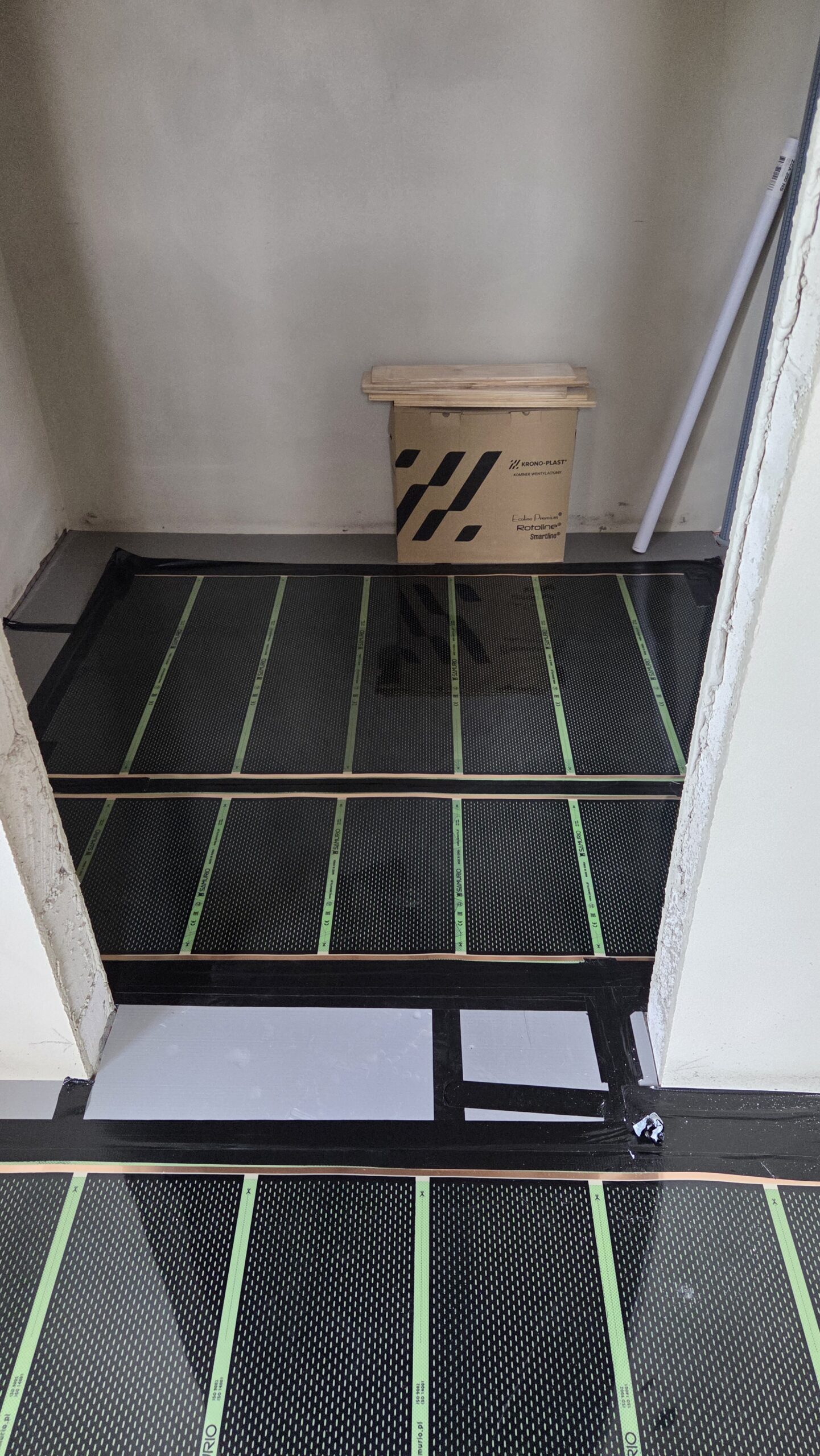 Połączenie folii i mat grzewczych w domu blisko 100 m² w Kroczycach