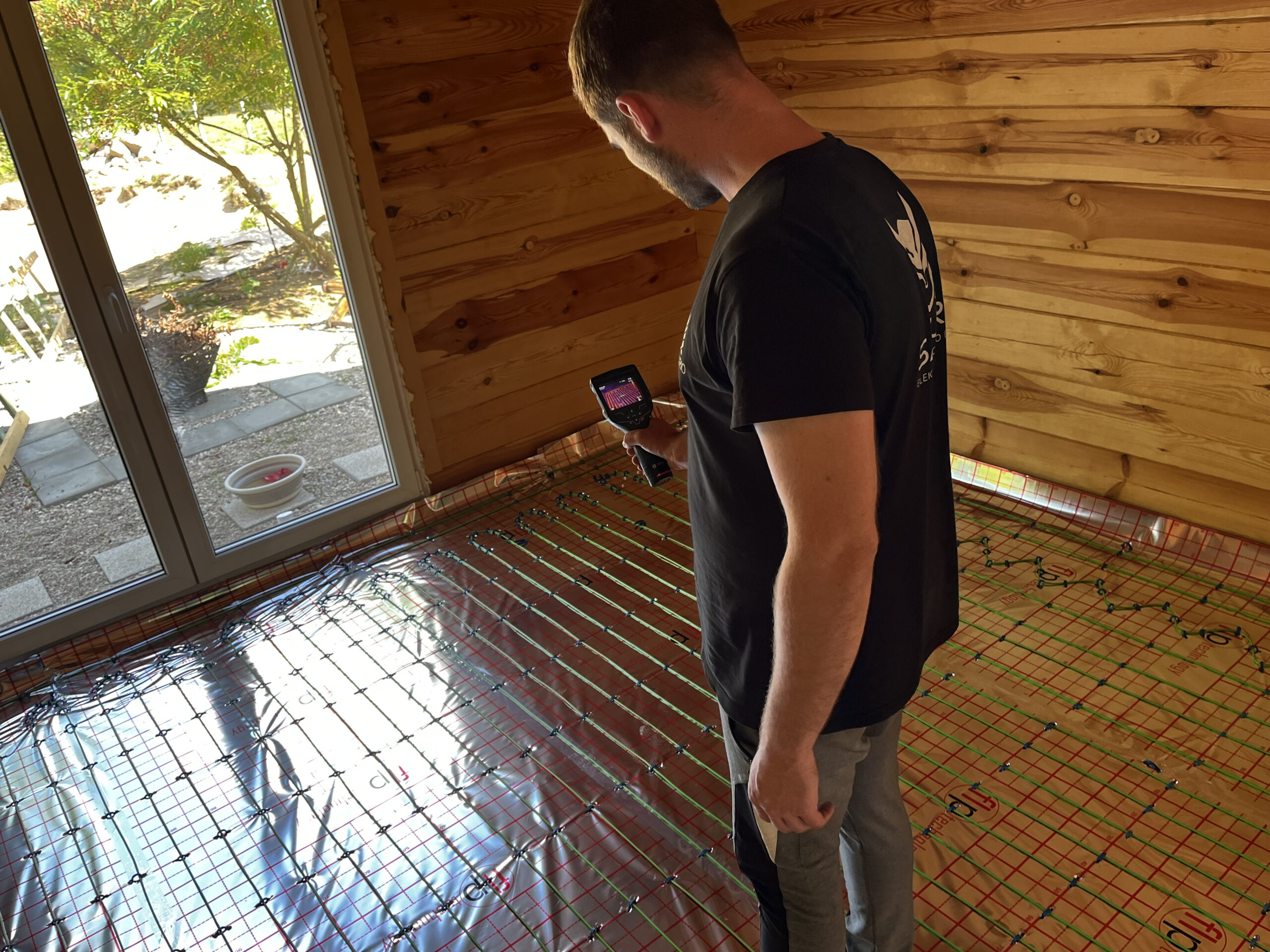 Kable grzewcze w drewnianym domu o powierzchni 40 m² w Skrudzie