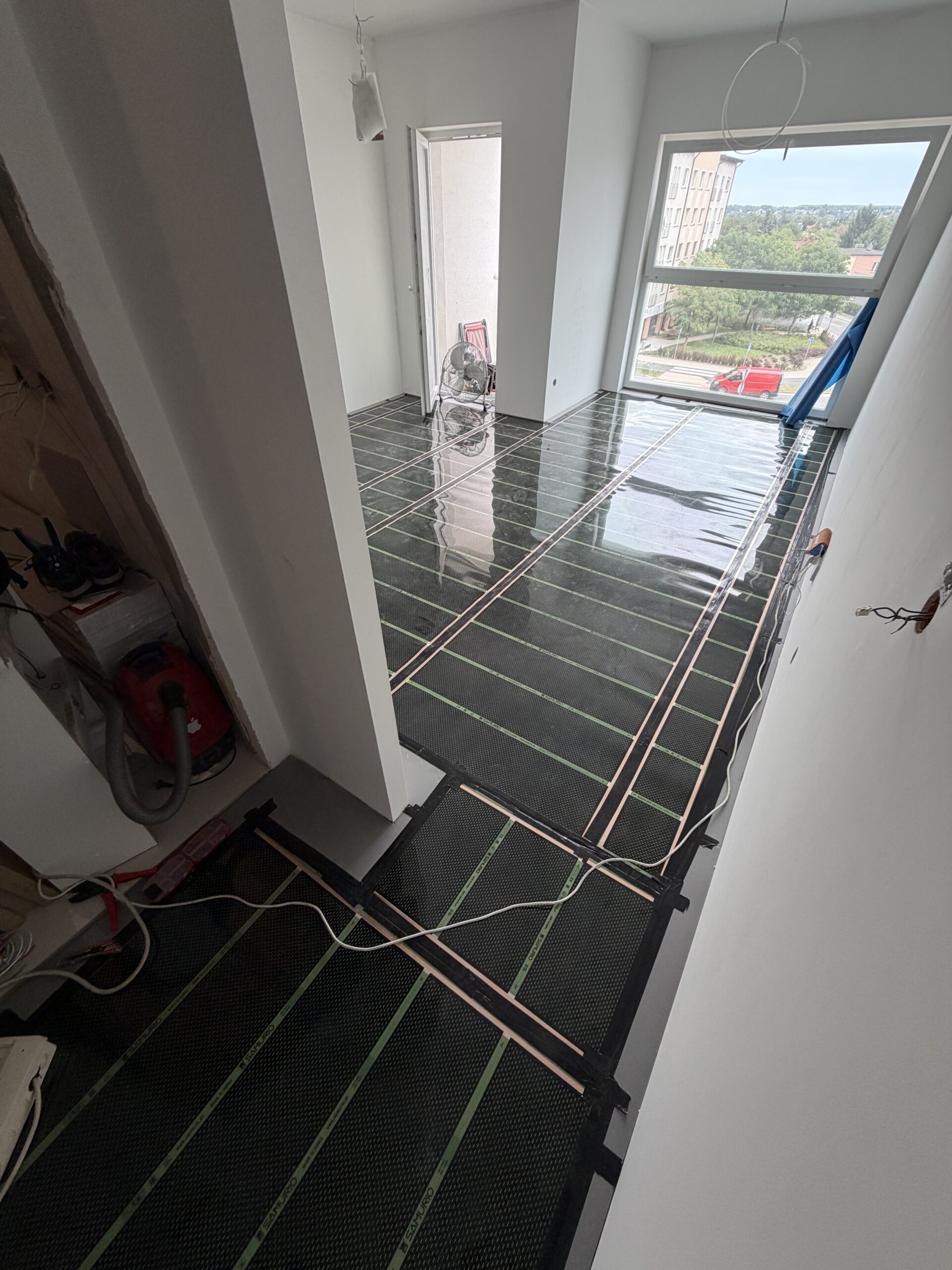 Folie grzewcze w mieszkaniu o powierzchni 26 m² w Luboniu