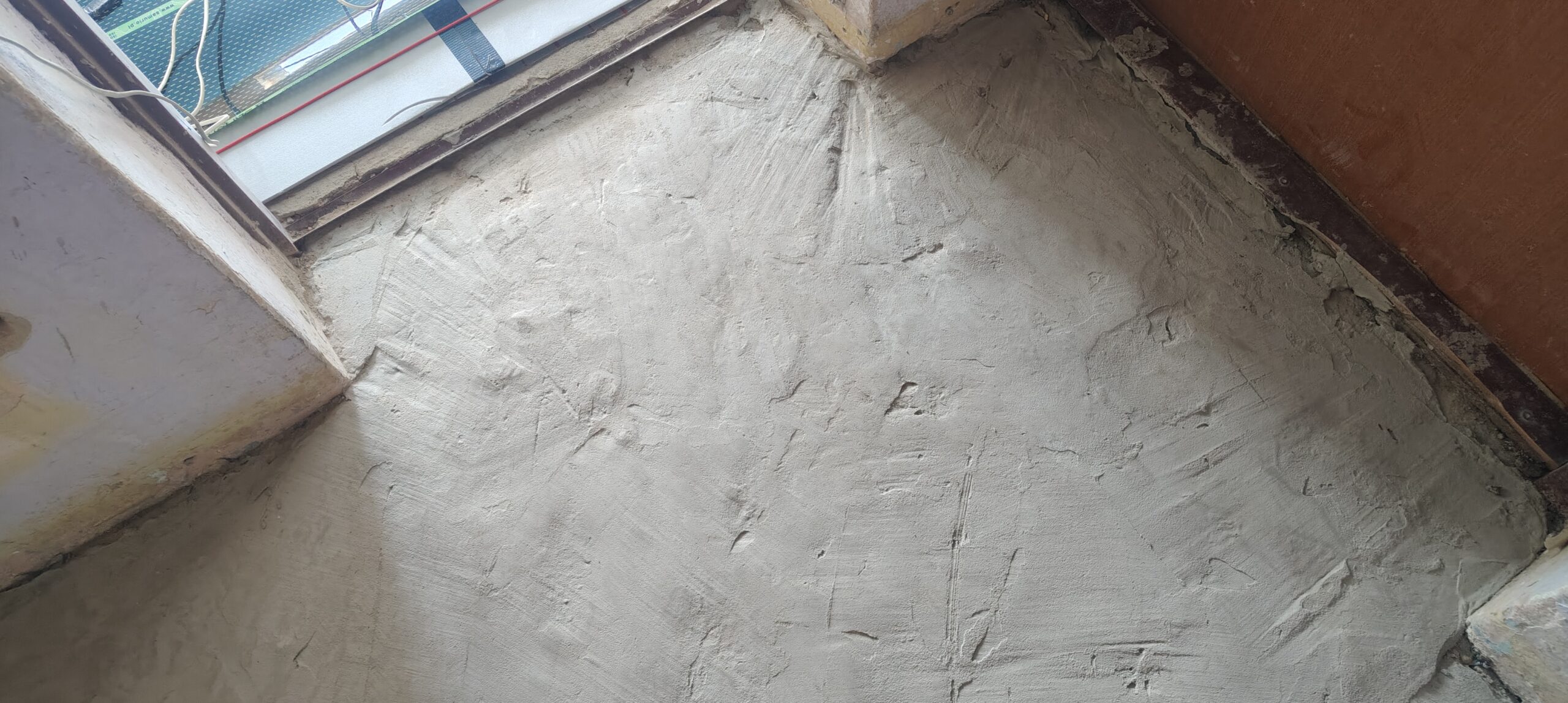 Remont domu w Połczynie-Zdroju z wykorzystaniem folii i mat grzewczych