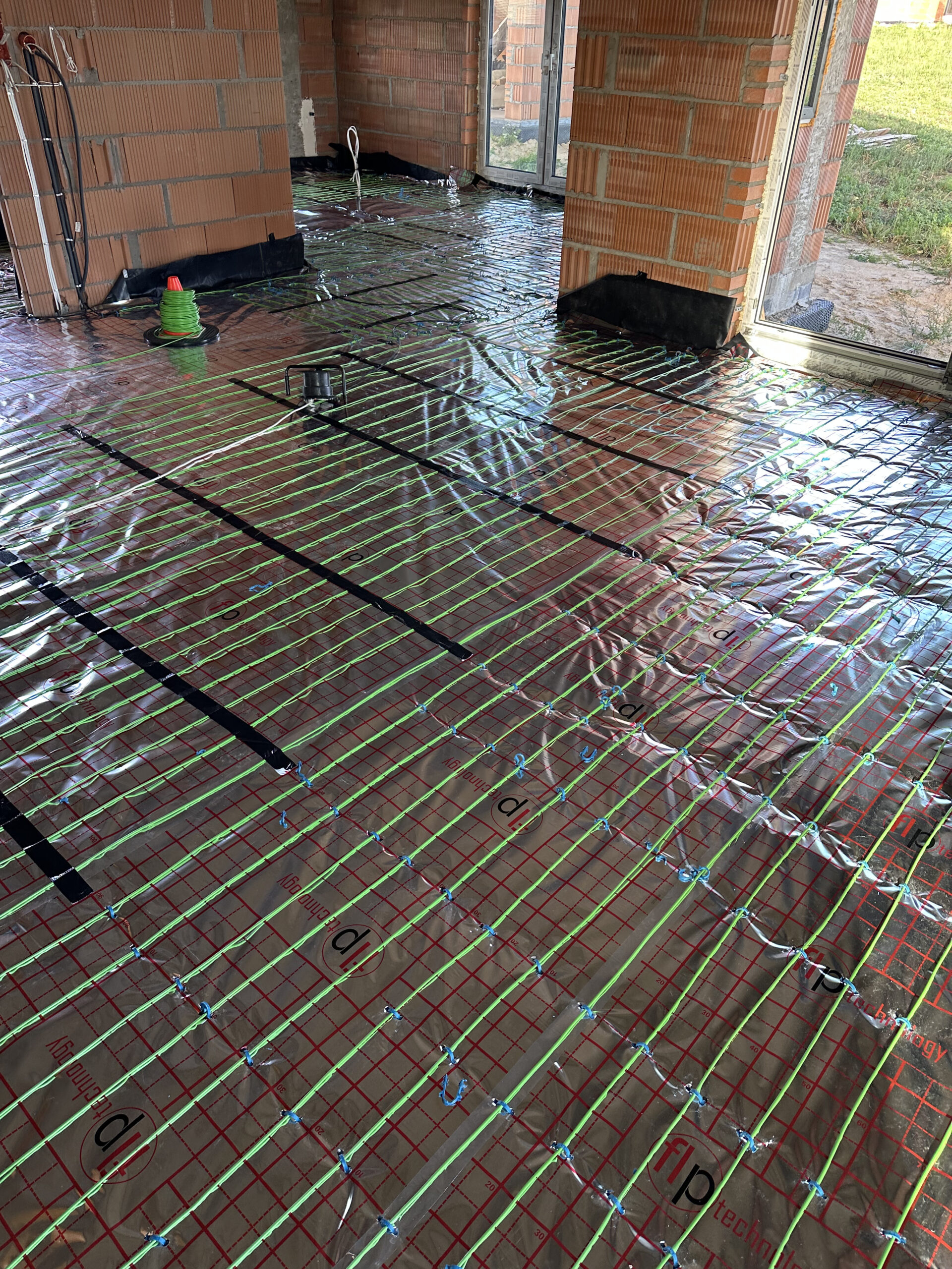 Kable grzewcze w domu z cegły w Kołacinku